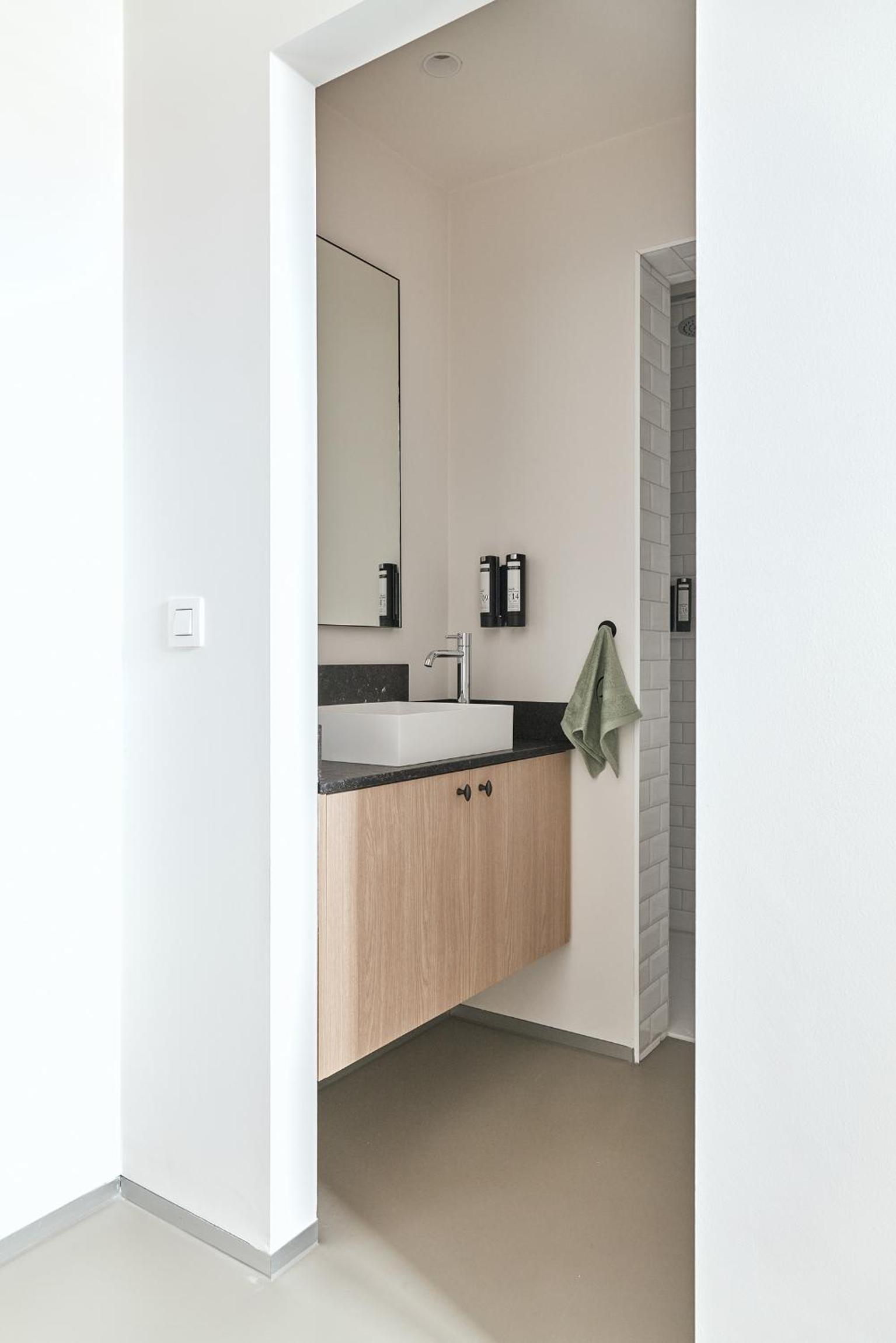 Single Room with Private Bathroom photo 2