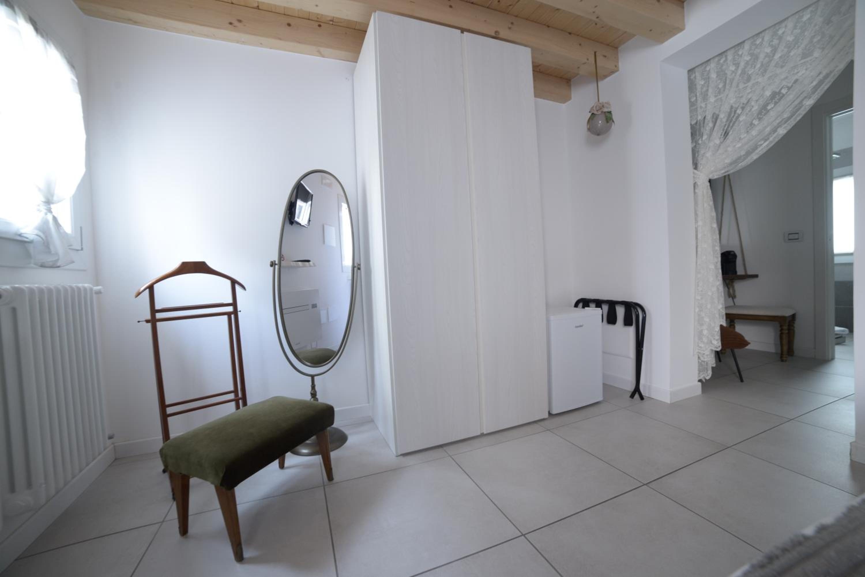 Double Room - Photo 7