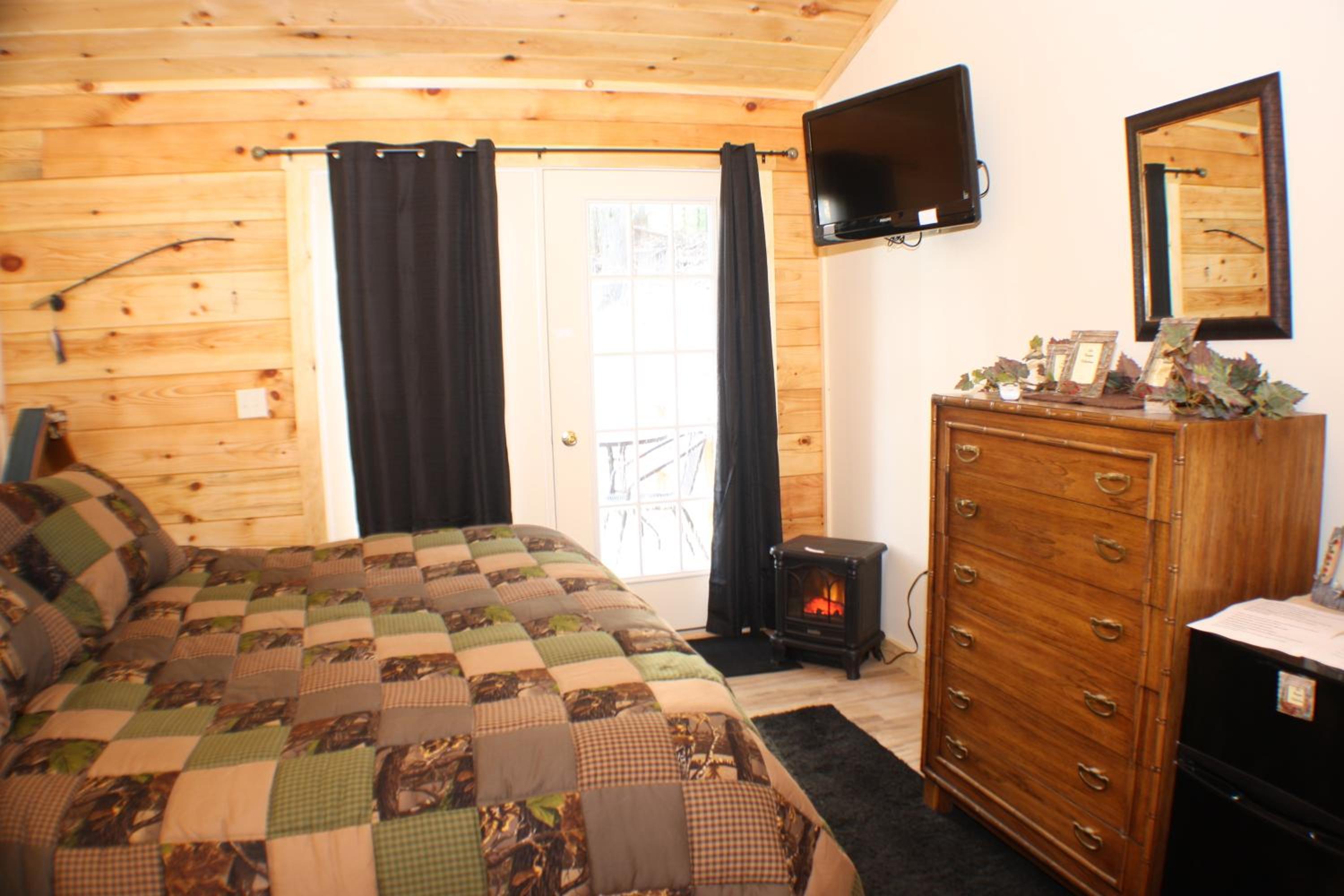 Deluxe King Suite photo 3