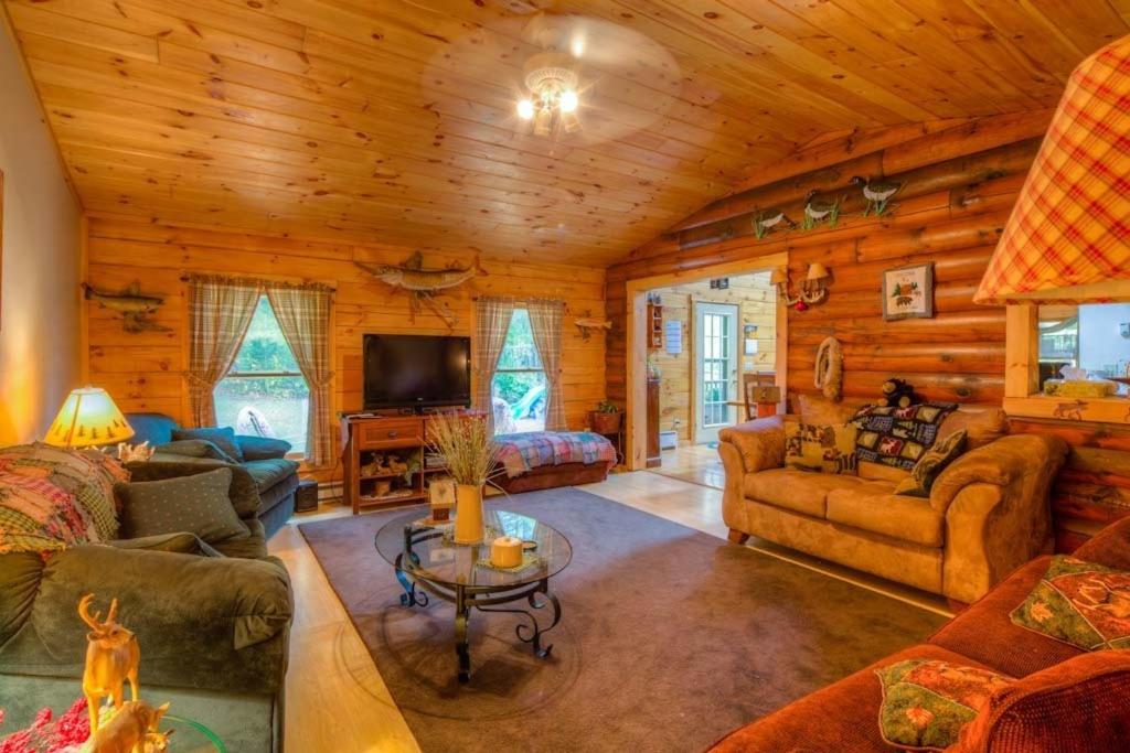 Deluxe King Suite photo 1