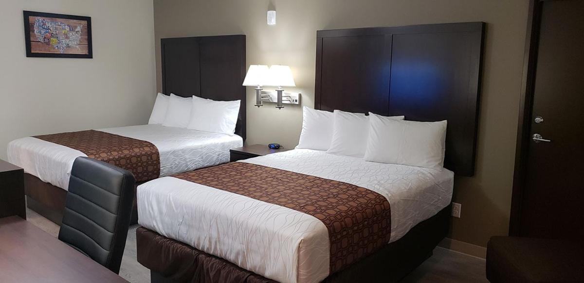 Queen Room with Two Queen Beds - Non-Smoking photo 1
