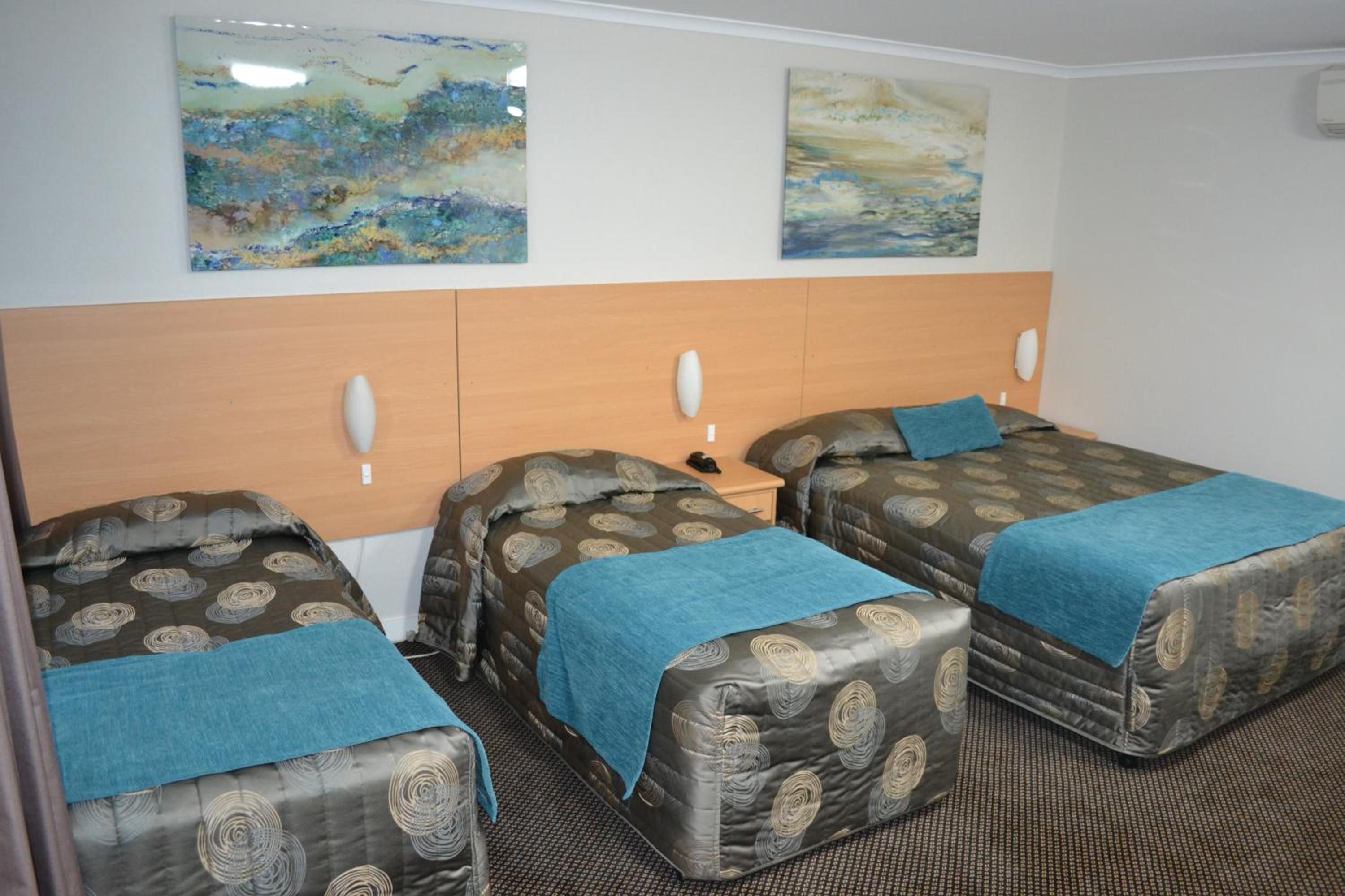 Family Room - Photo 2