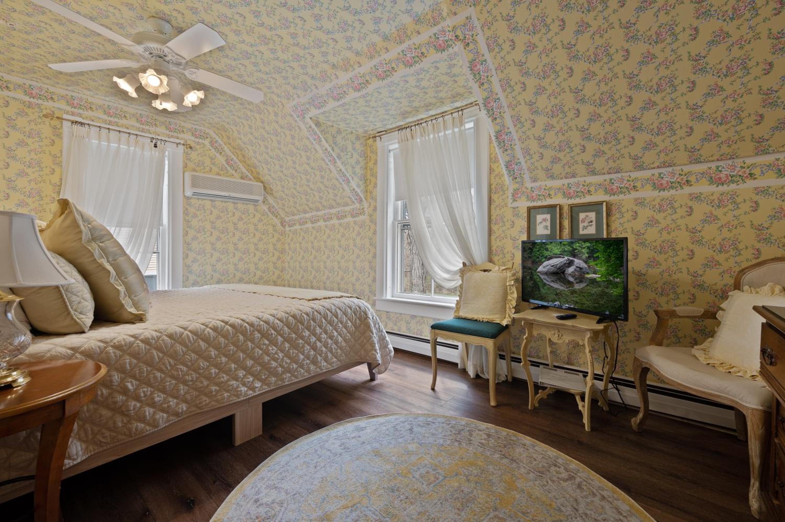 Deluxe Queen Room photo 2