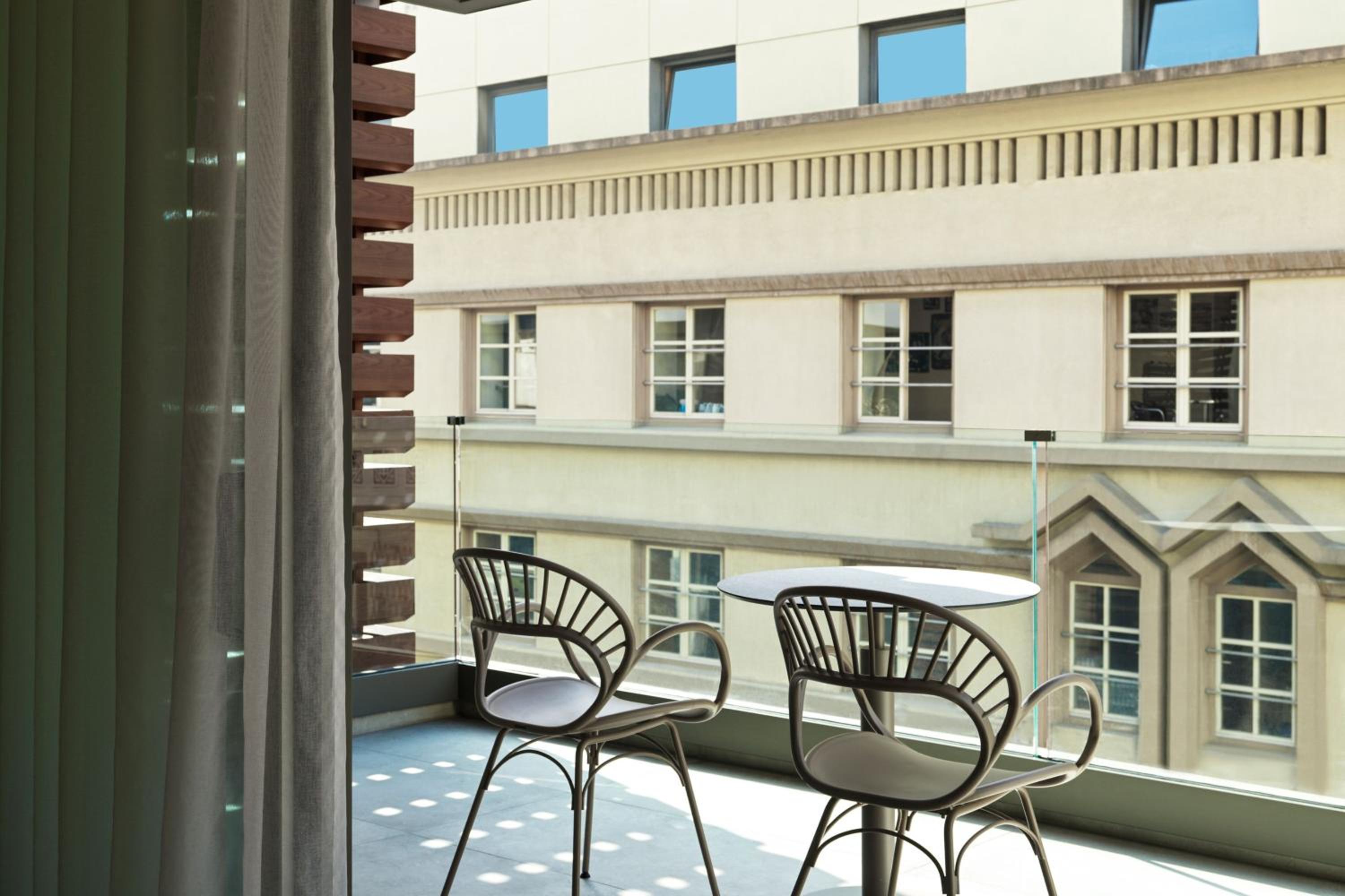 Superior King Room with Urban View and some with Balcony - Photo 2
