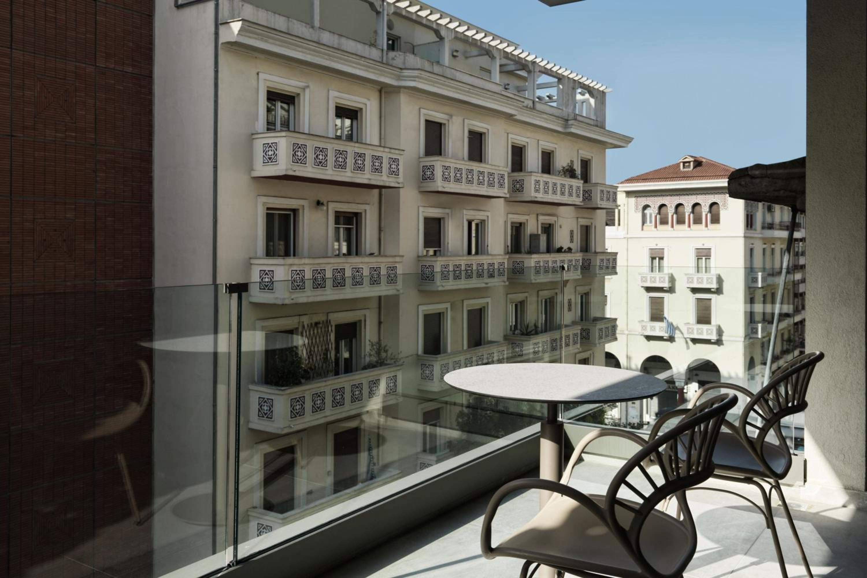 Superior King Room with Urban View and some with Balcony - Photo 3
