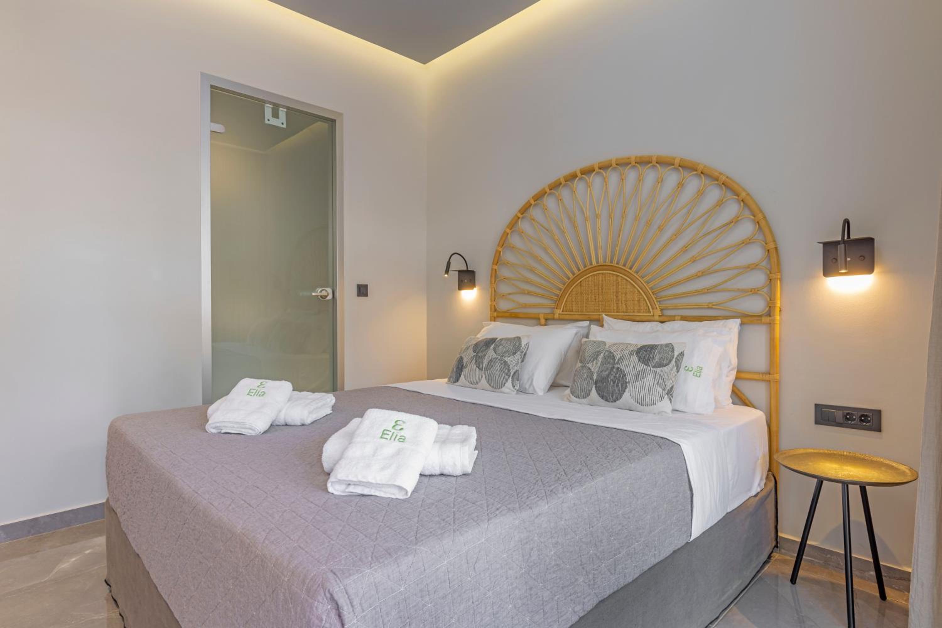 Apartment with Terrace photo 2