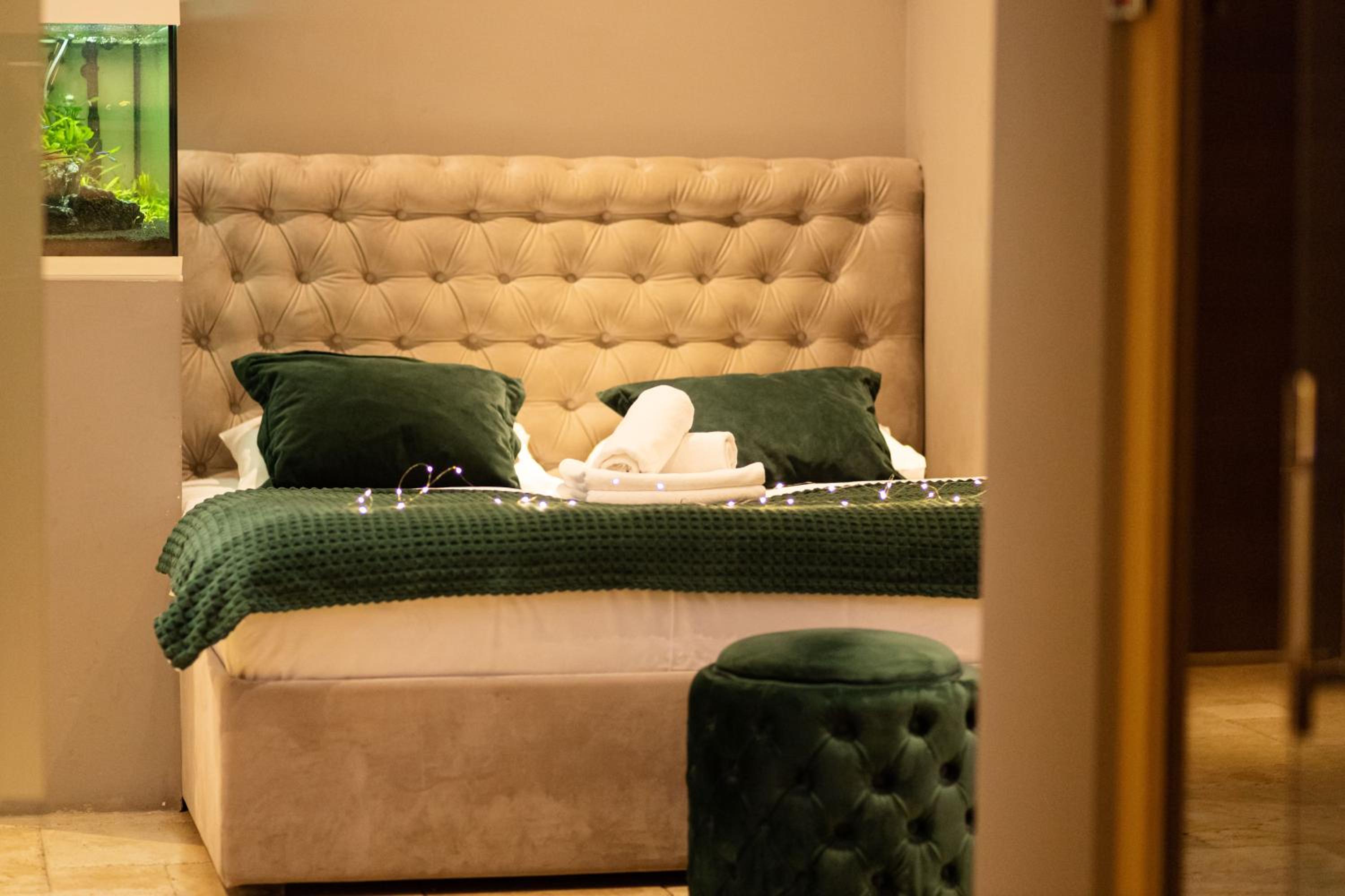 Deluxe Double Room with Spa Bath and Sauna - Photo 4