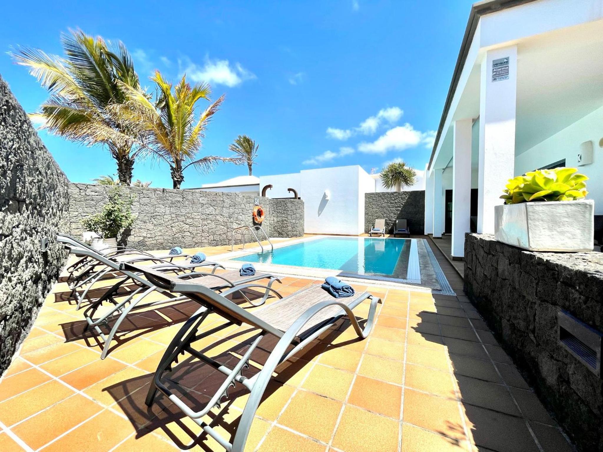 Three-Bedroom Villa photo 3