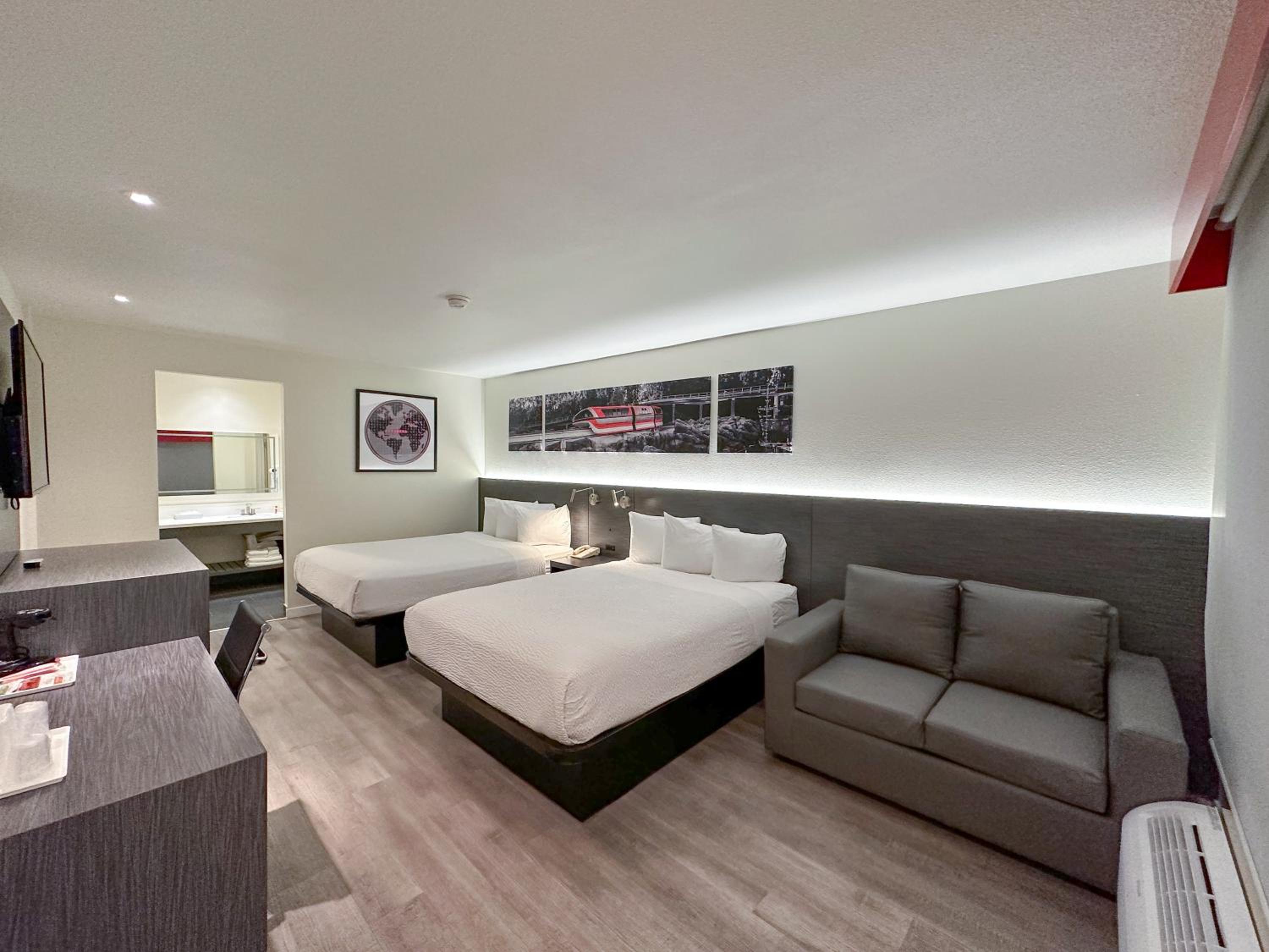 Queen Room with Two Queen Beds and Sofa Bed - Non-Smoking - Photo 2