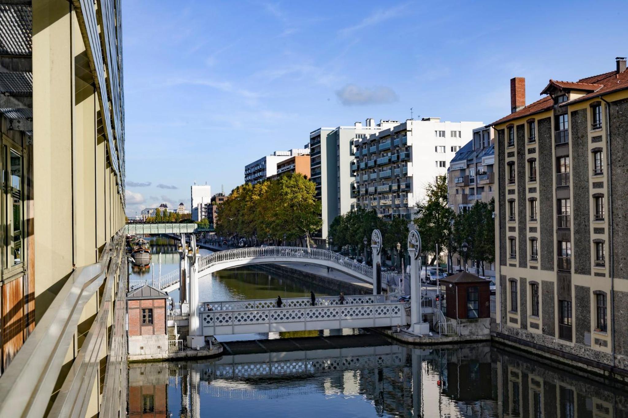 Twin Room with Canal View thumbnail 5