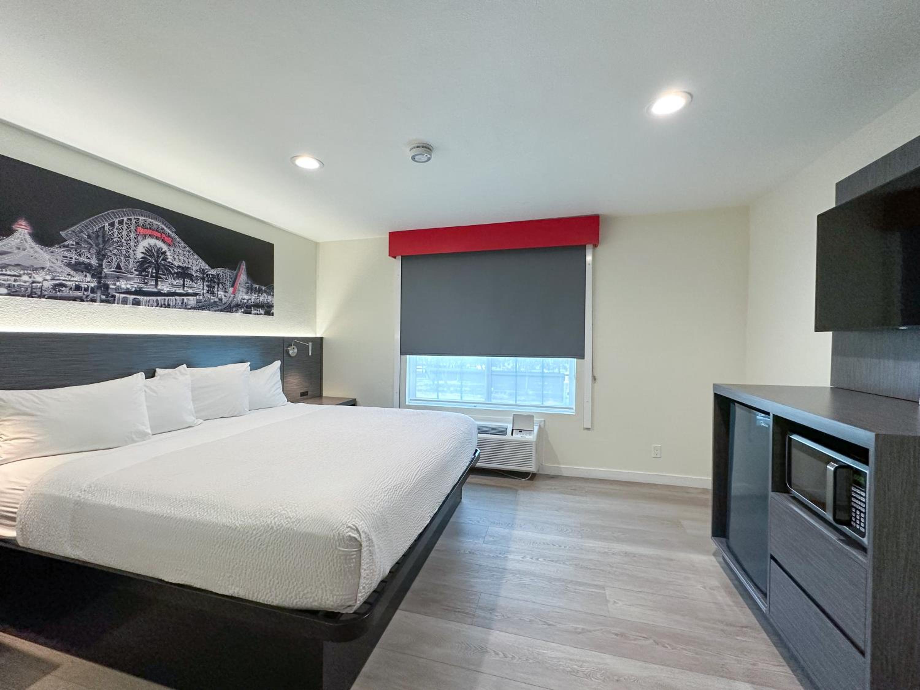 1 King Bed, 1 Queen Bed, 1 Bunk Bed, 2 Bedroom Family Suite, NSMK - Photo 7