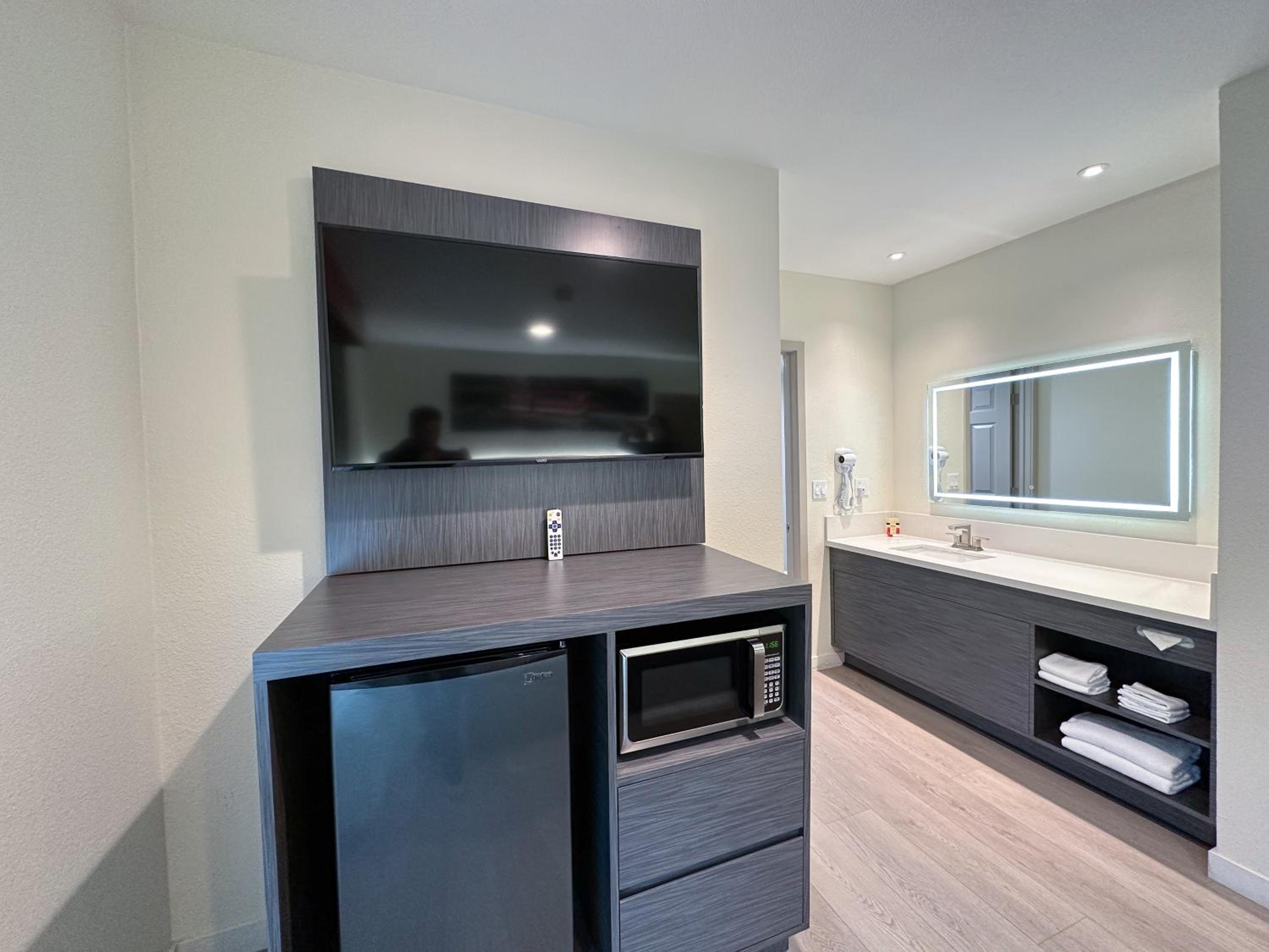 1 King Bed, 1 Queen Bed, 1 Bunk Bed, 2 Bedroom Family Suite, NSMK - Photo 5