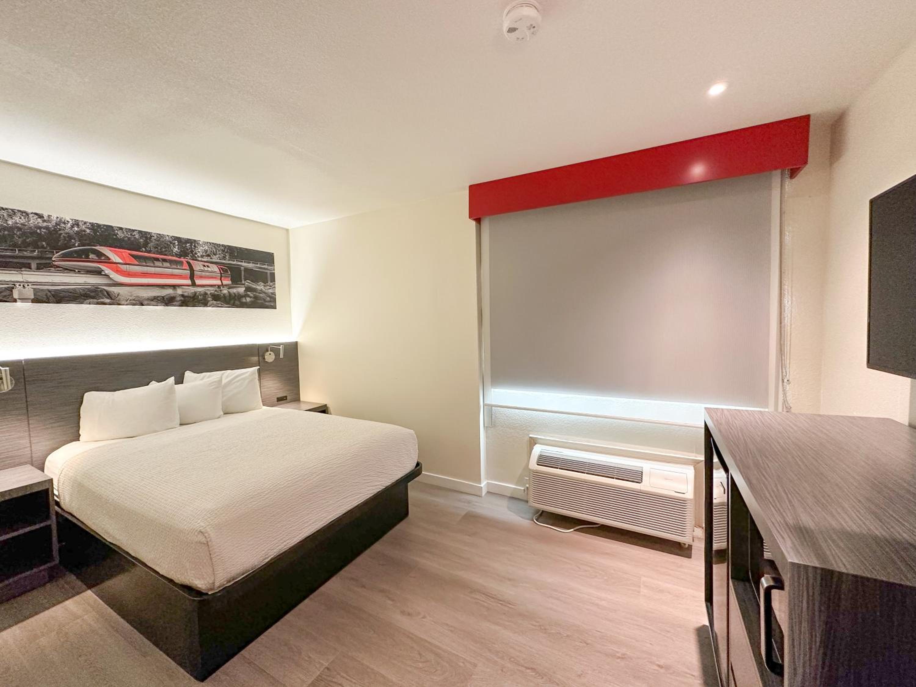 1 Queen Bed, 1 Bunk Bed, 1 Bedroom Family Suite, Non-Smoking - Photo 4