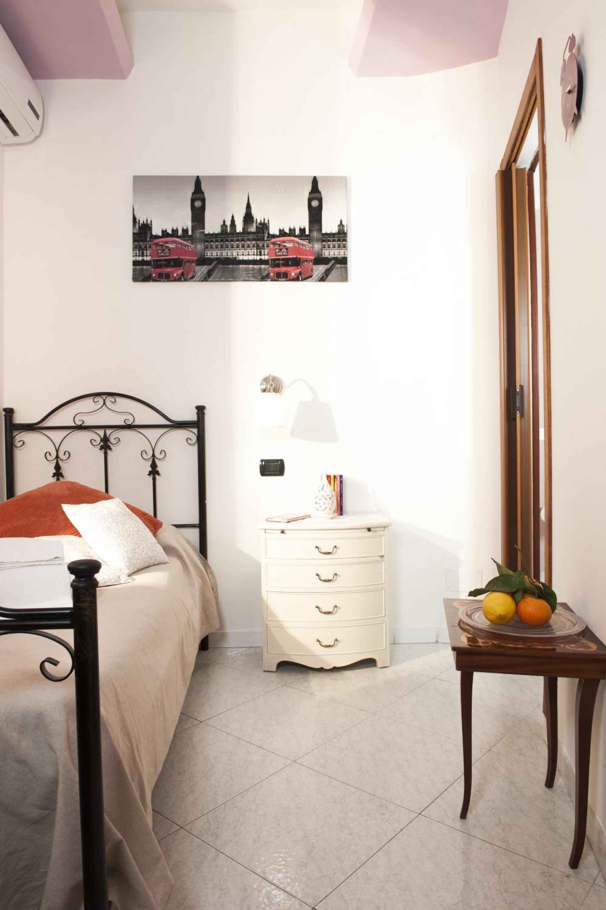 Single Room photo 2