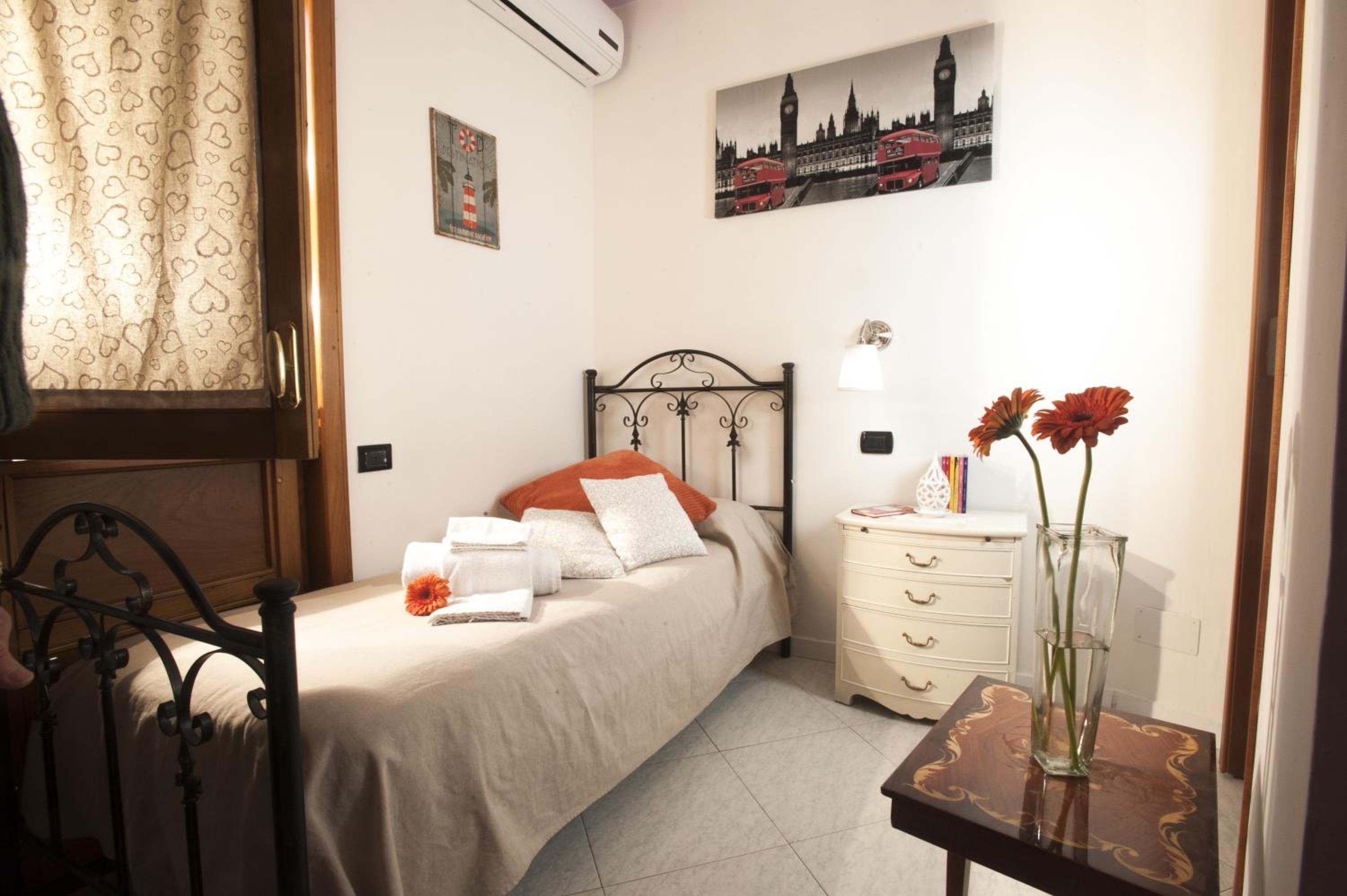 Single Room photo 1