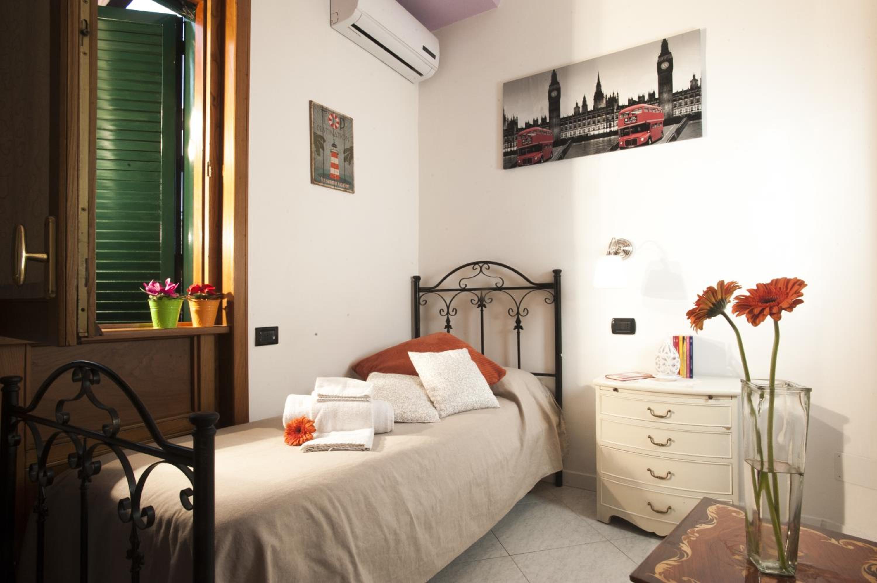 Single Room photo 3