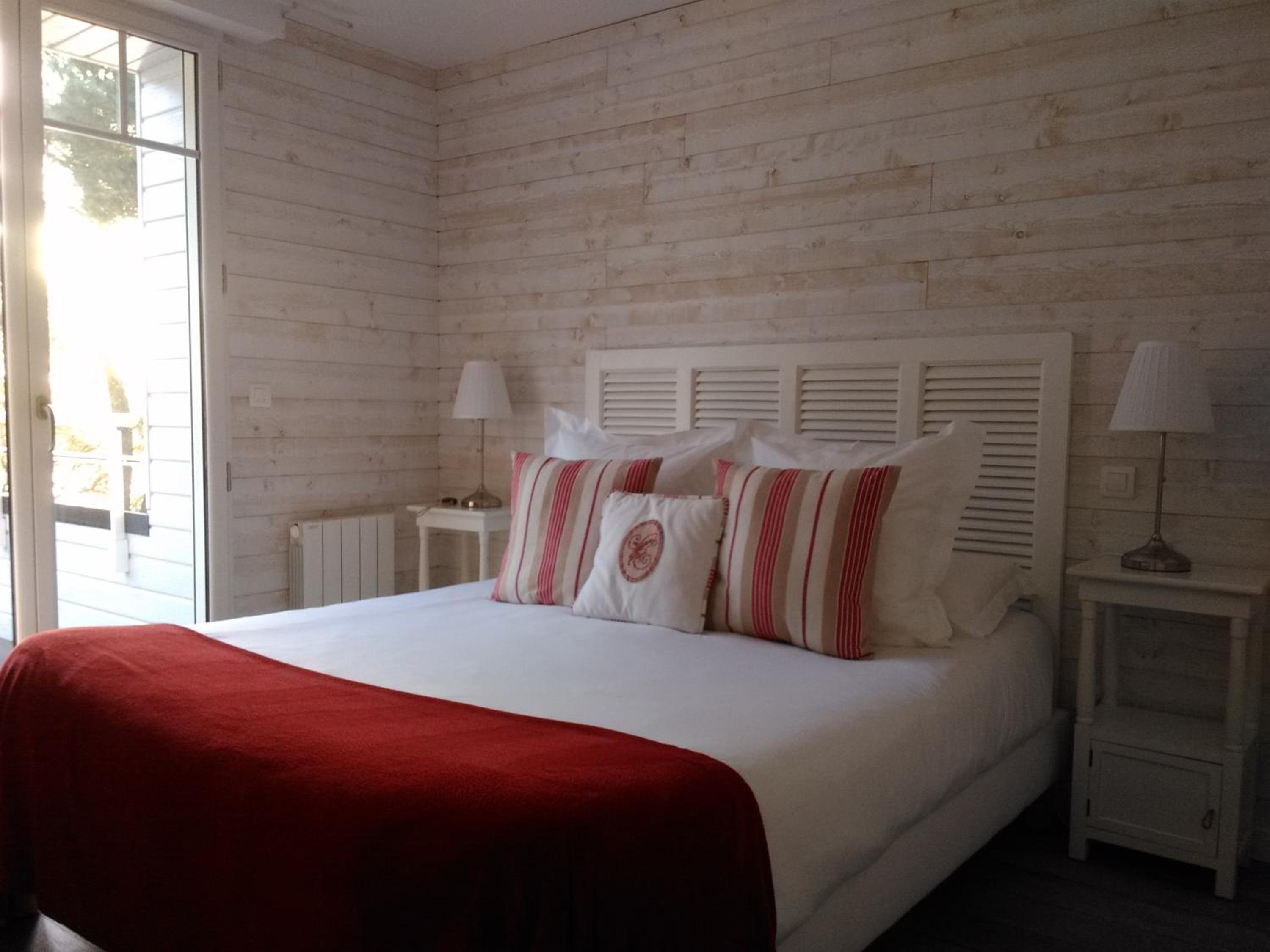 Two-Bedroom Apartment (2 Adults + 2 Children) with Terrace Sea View - Photo 3
