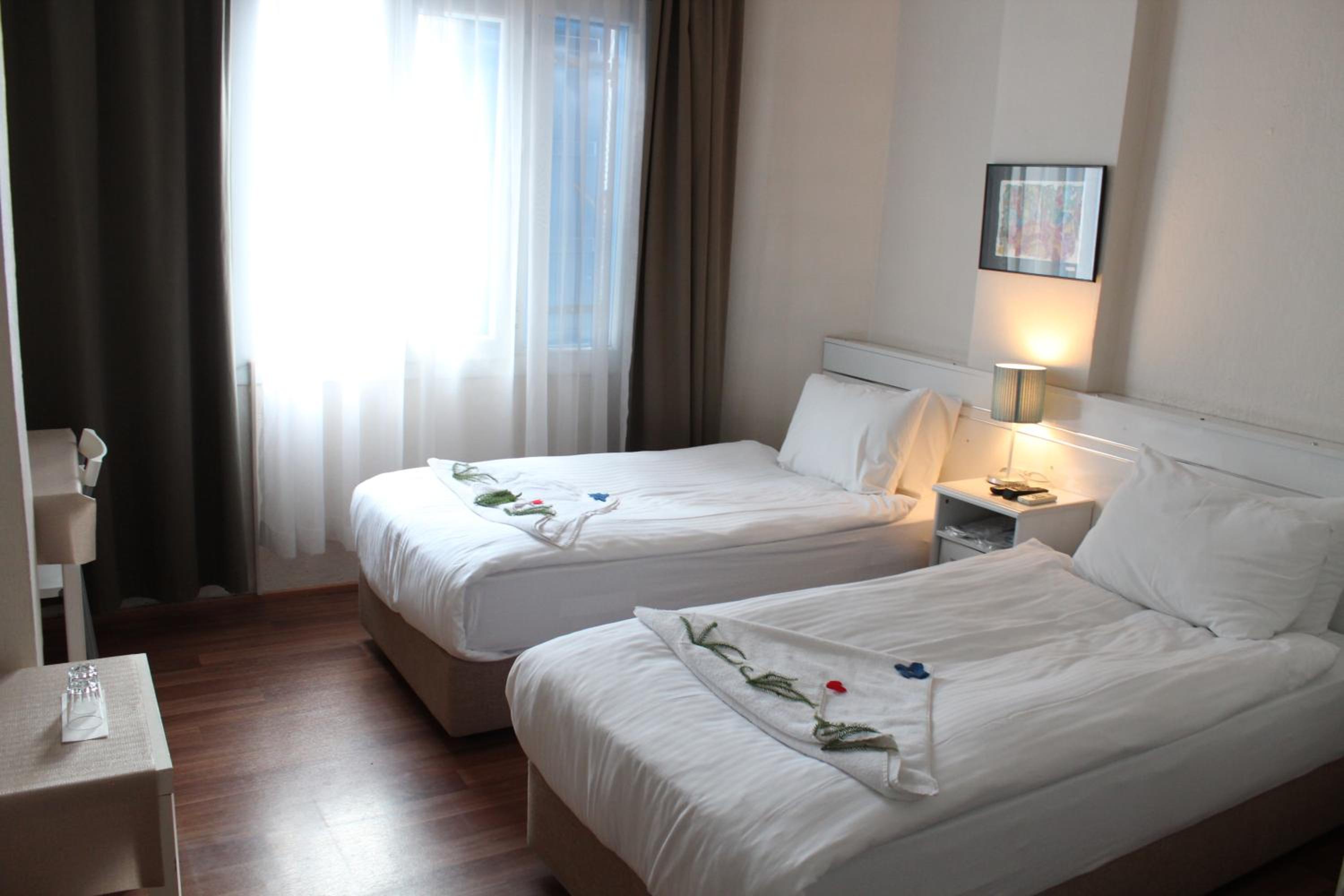 Twin Room - Photo 7