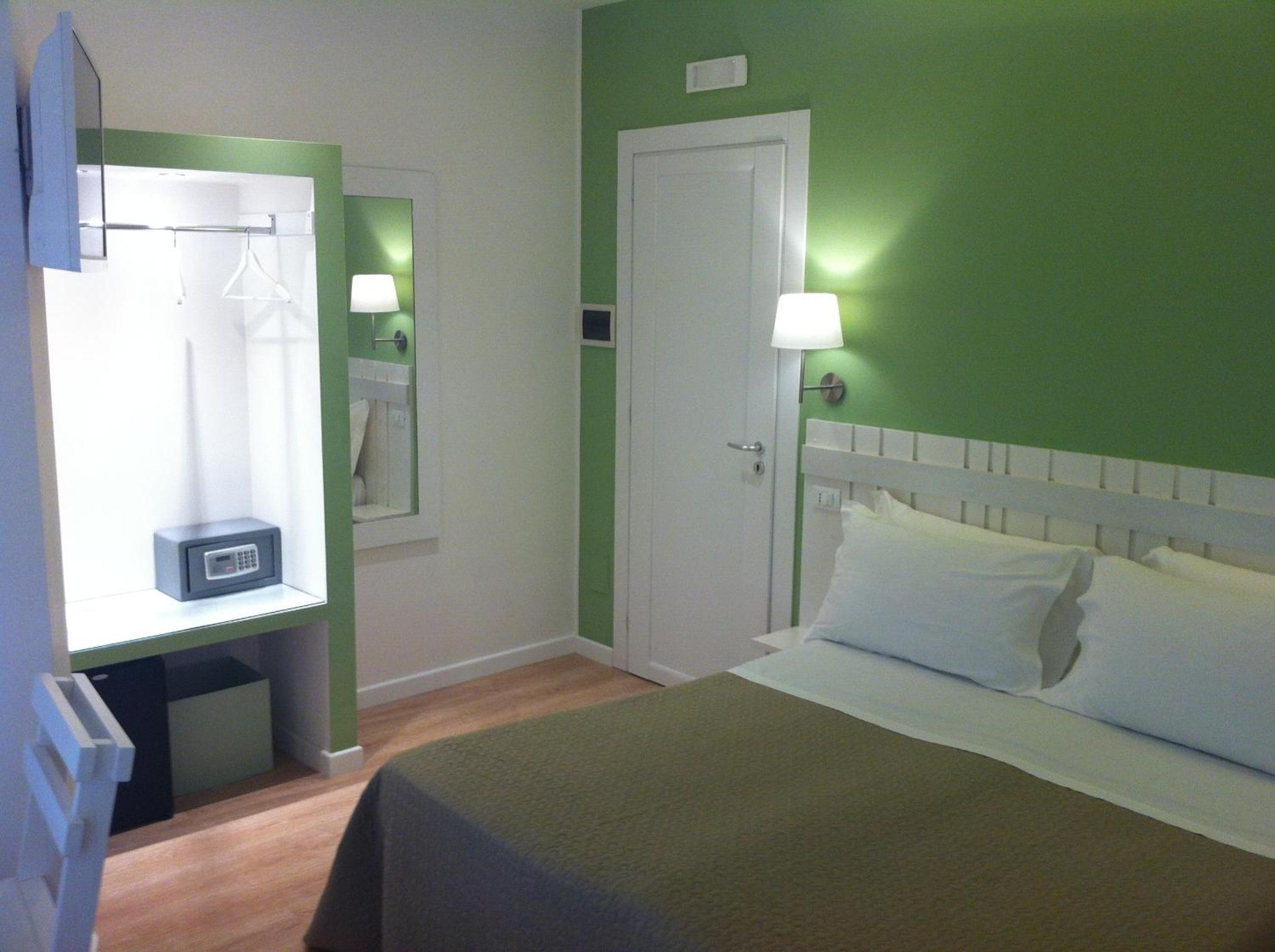Standard Double Room photo 2