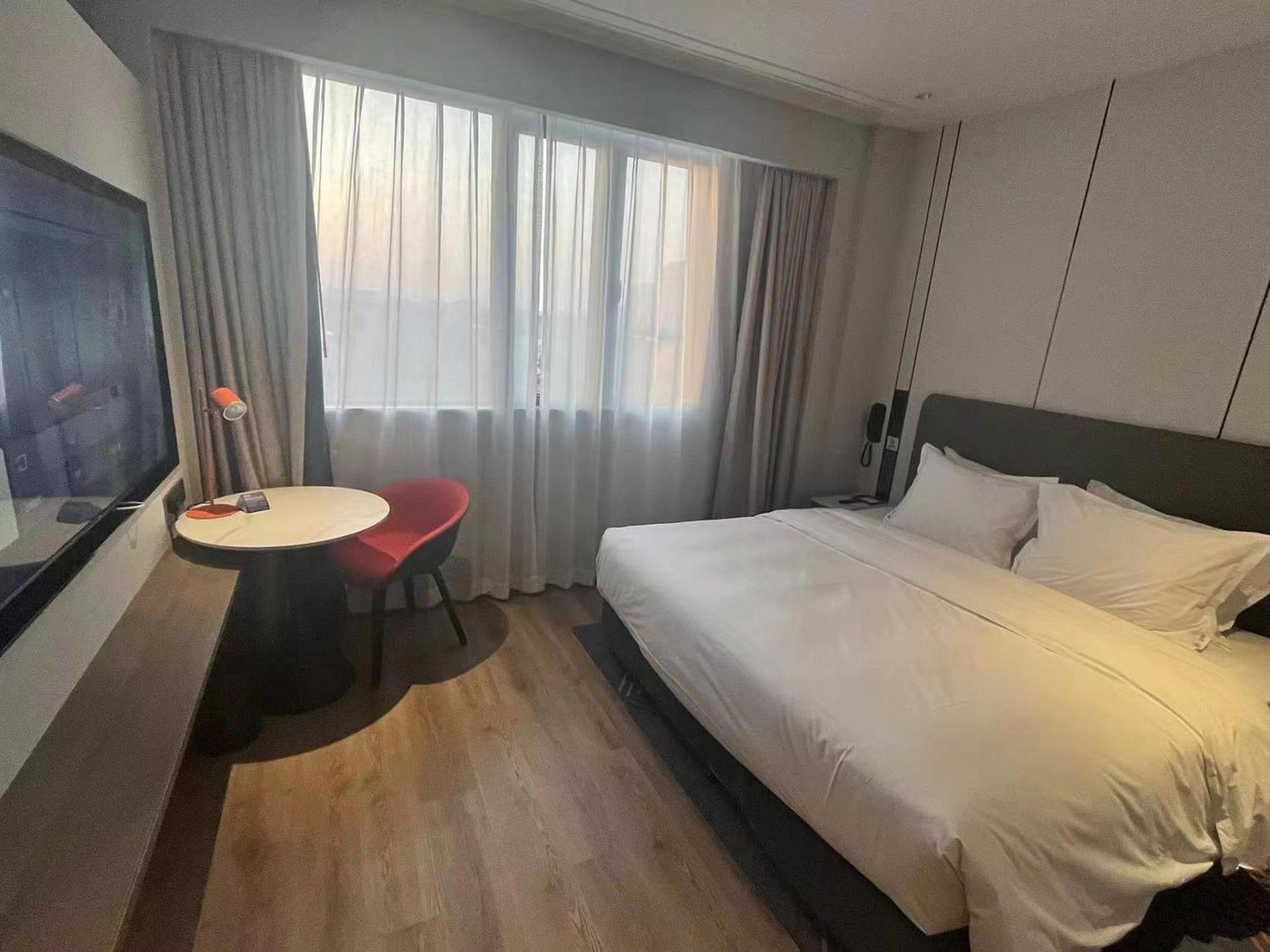 Standard King Room - Photo 3