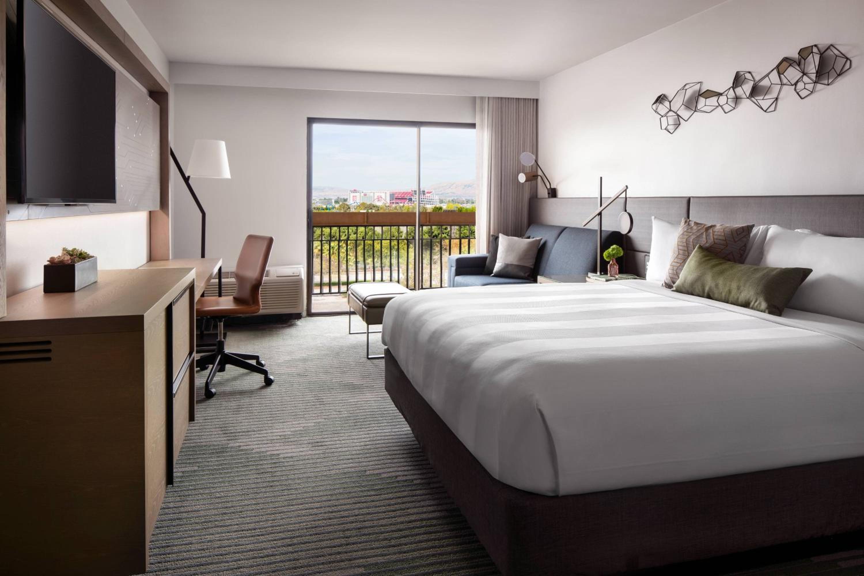 King Room with Sofa Bed - Club Lounge Access - Tower - Photo 1