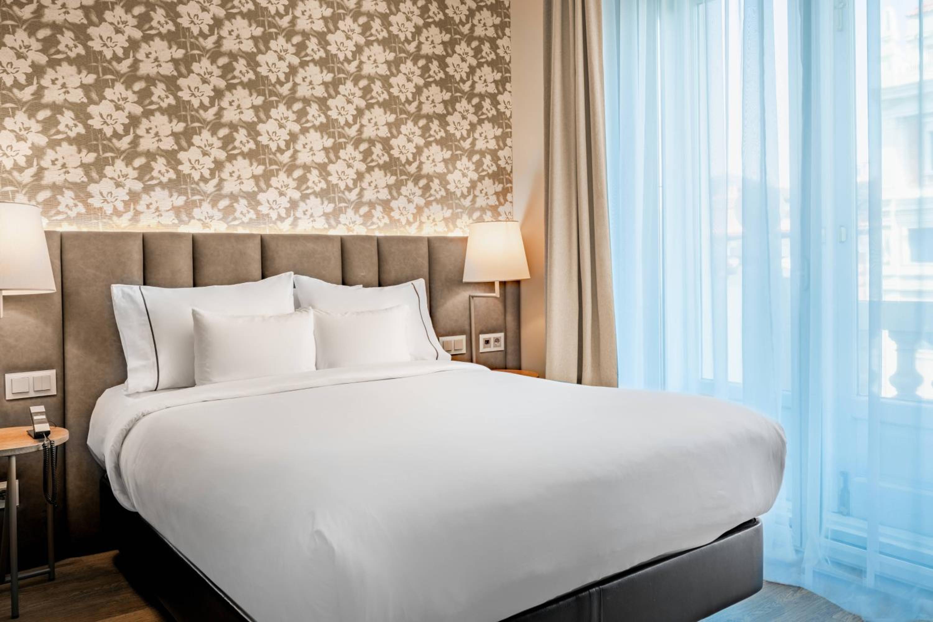 Premium Deluxe Queen Room