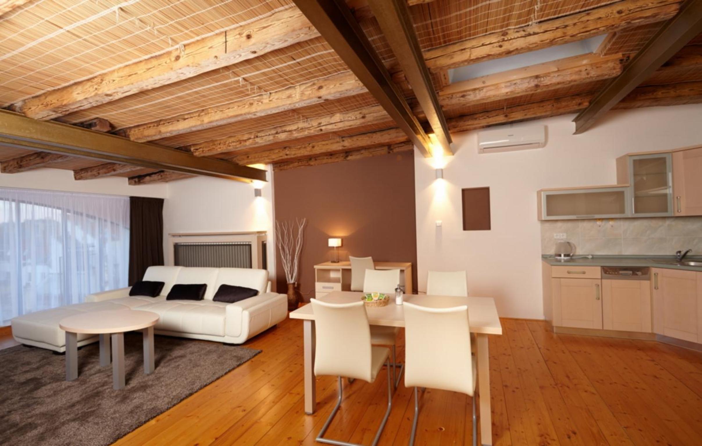 One-Bedroom Apartment with View and Terrace - Photo 11
