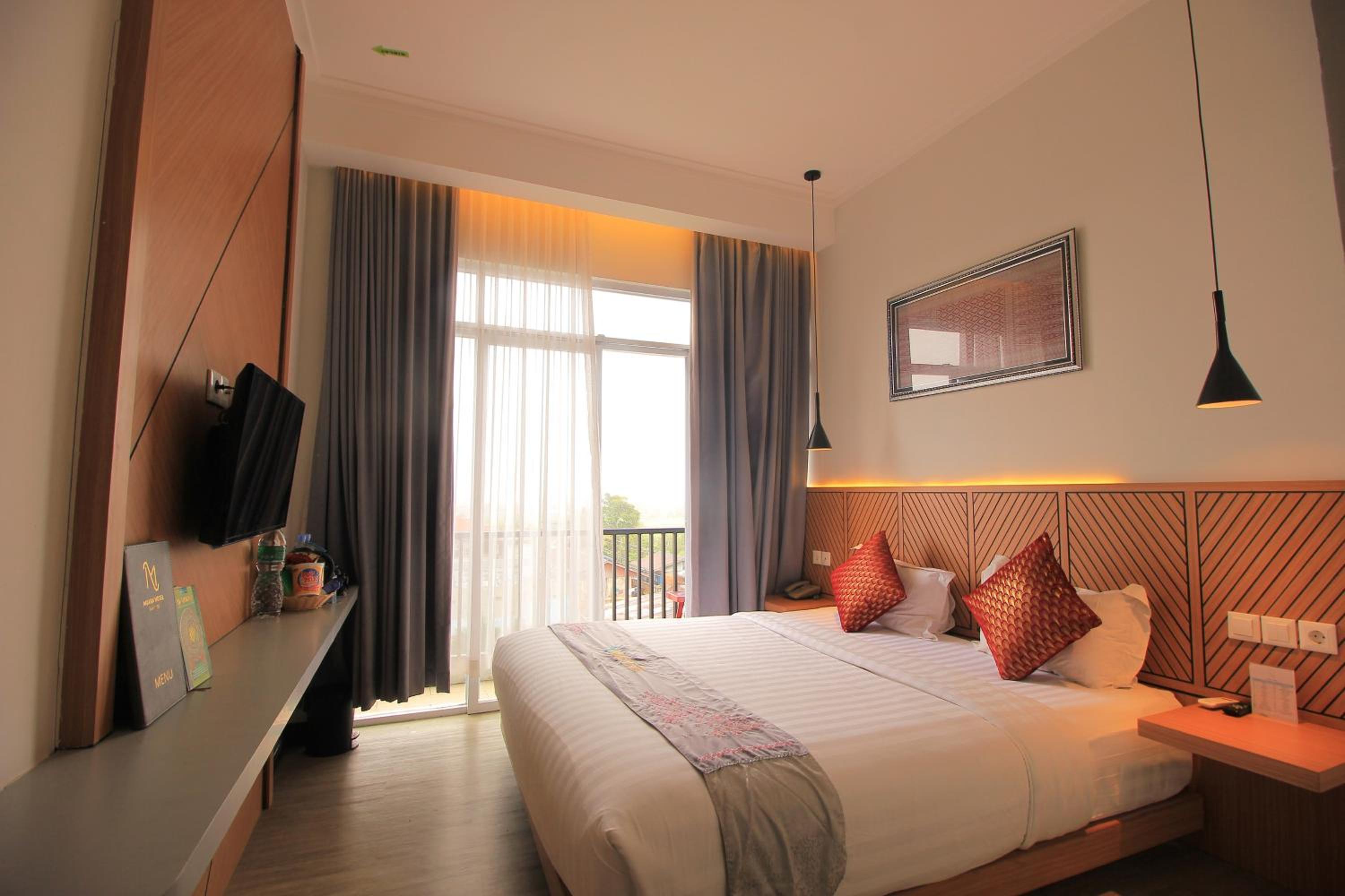 Deluxe Double Room with Balcony - Photo 1
