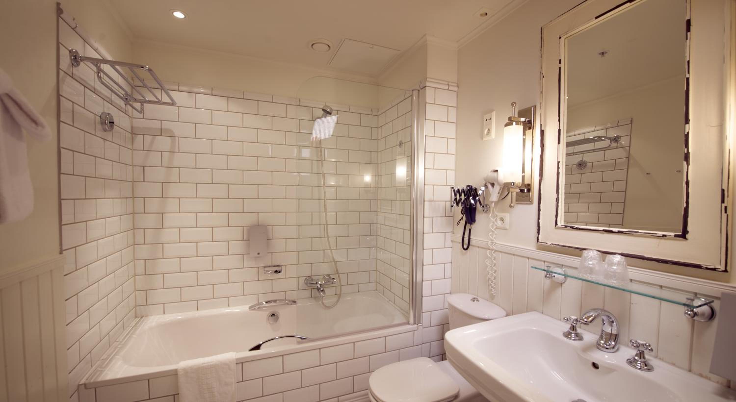 Deluxe Double Room - Photo 12