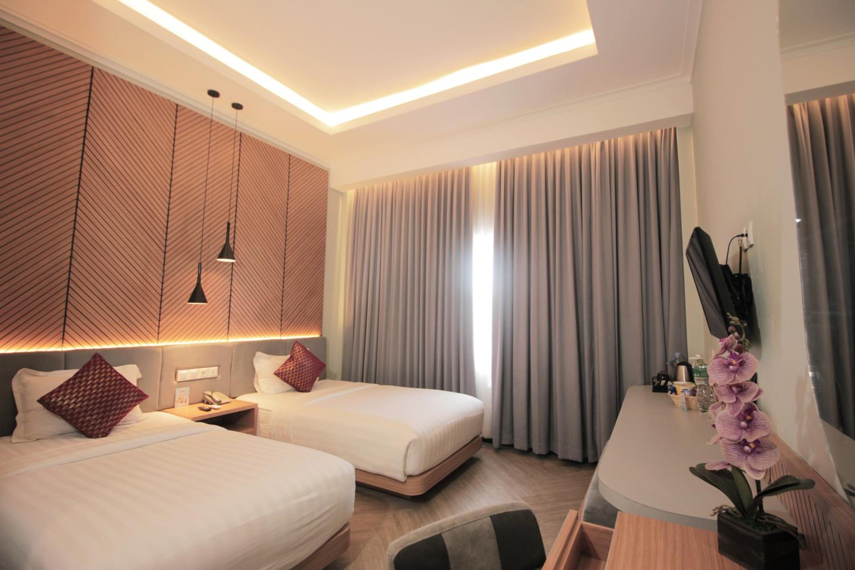 Grand Deluxe Twin Balcony	 - Photo 3