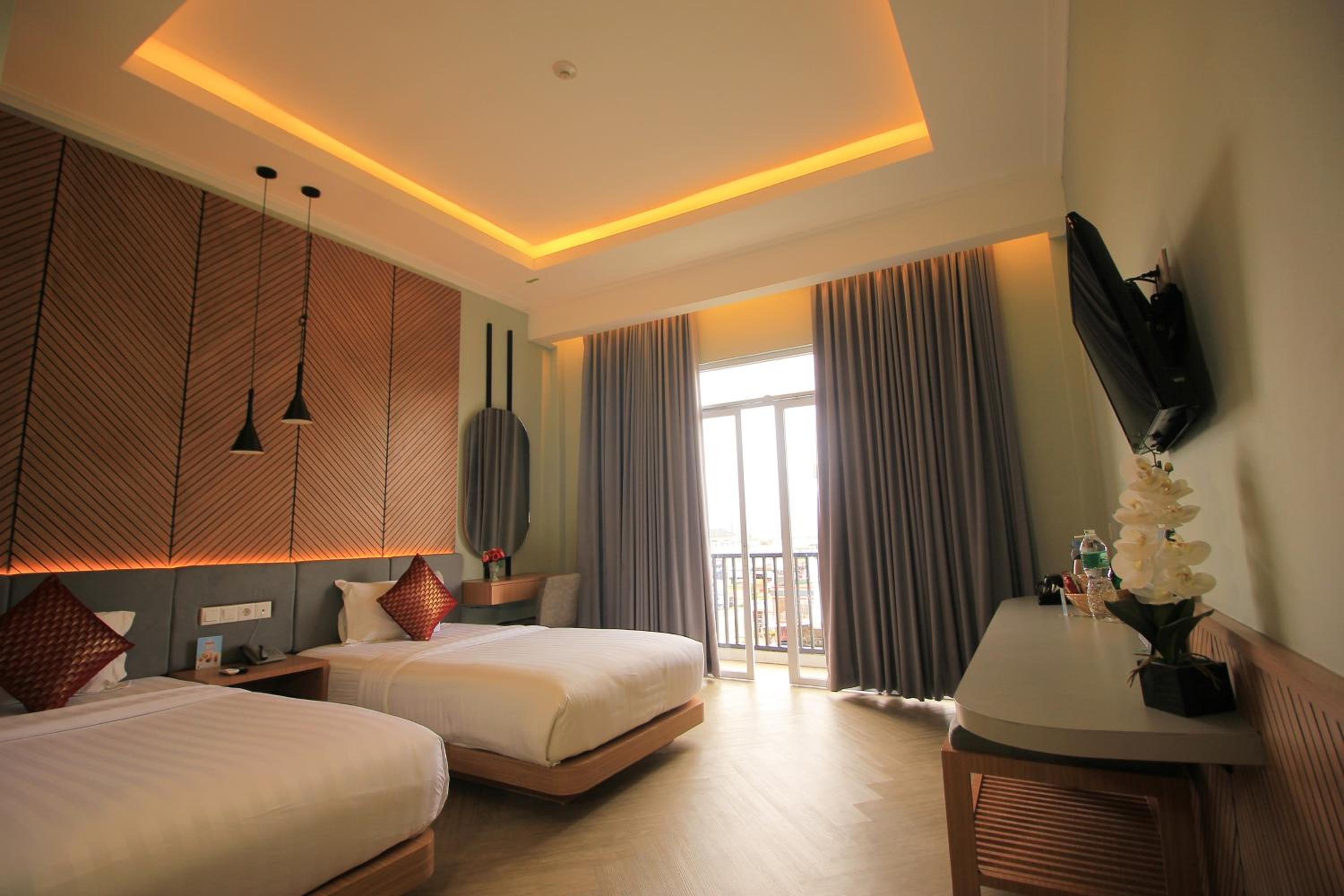 Grand Deluxe Twin Balcony	 - Photo 1