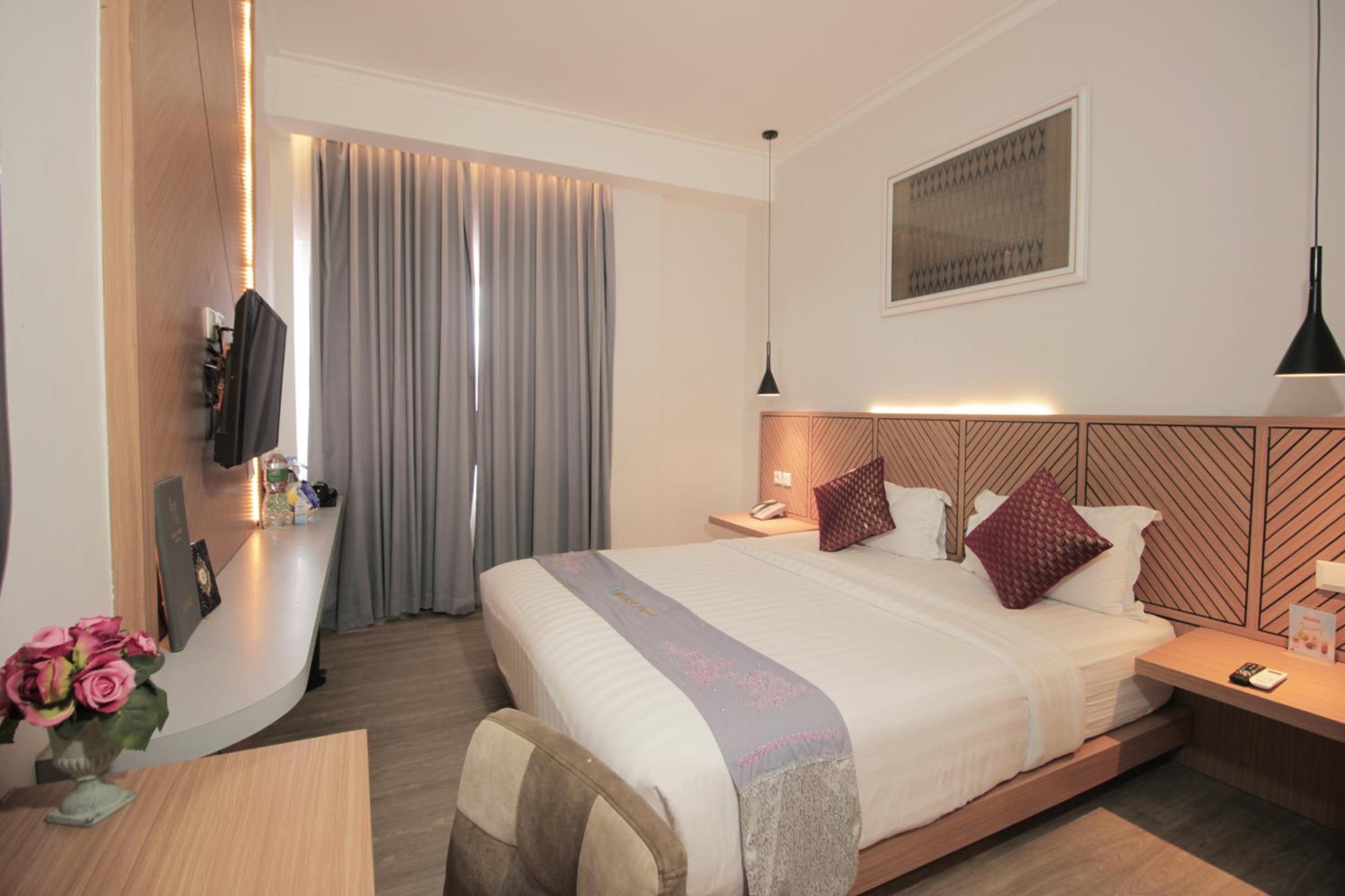 Deluxe Double Room with Balcony - Photo 2