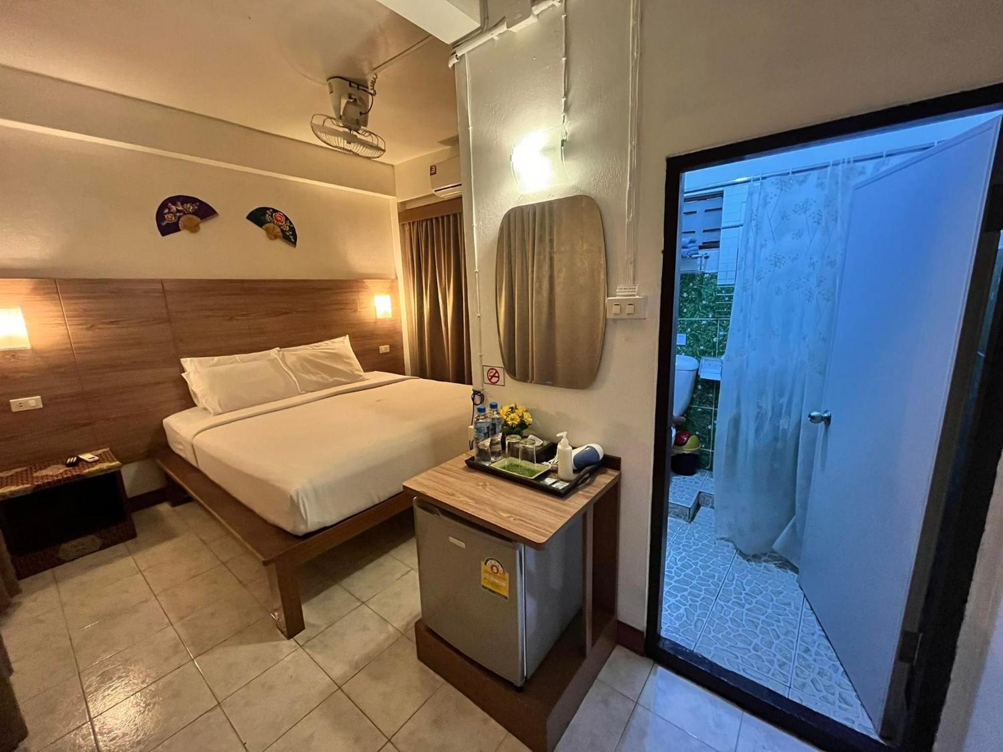 Double Room with Private Bathroom - Photo 3