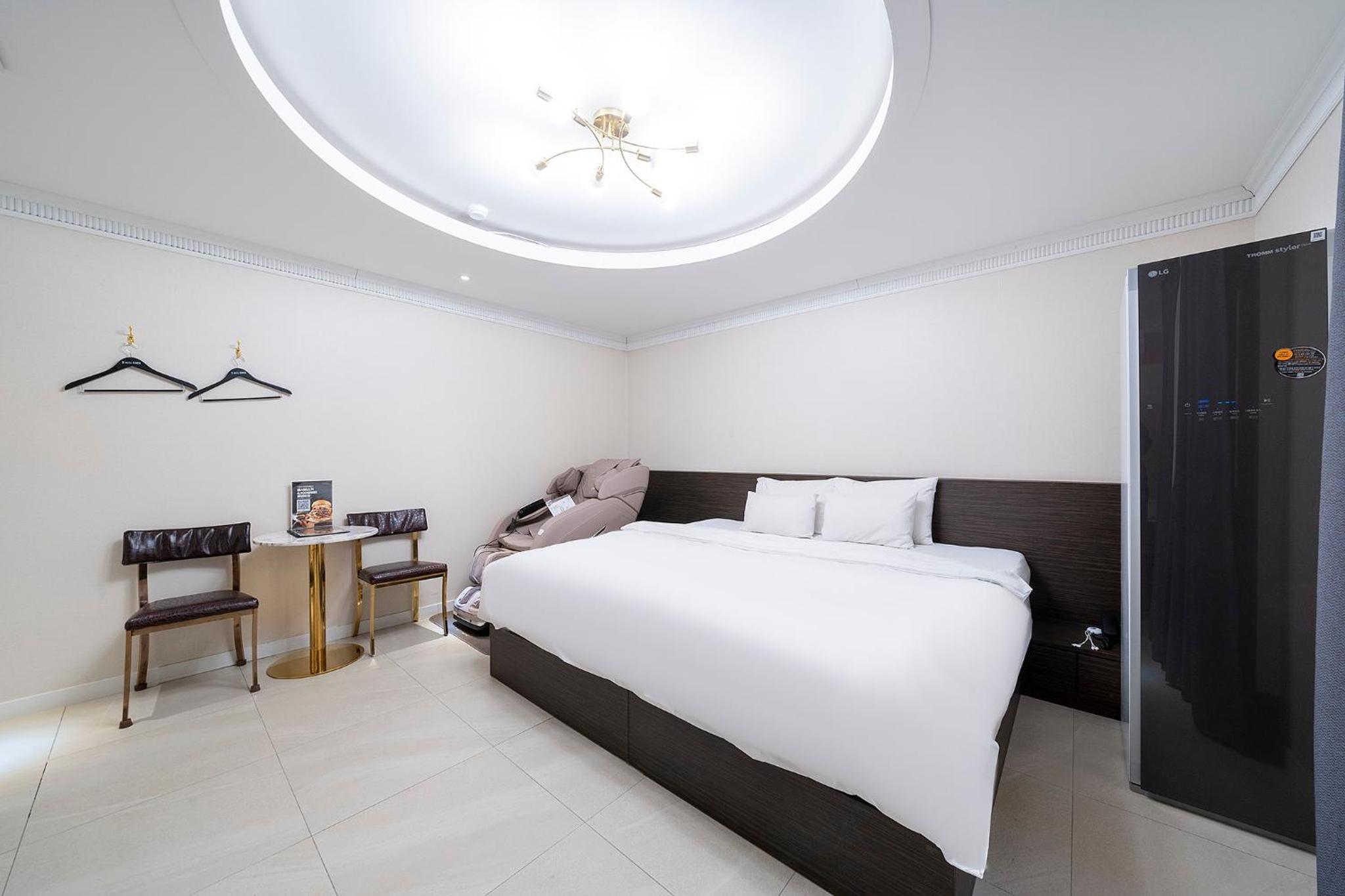 Superior King Room - Photo 7