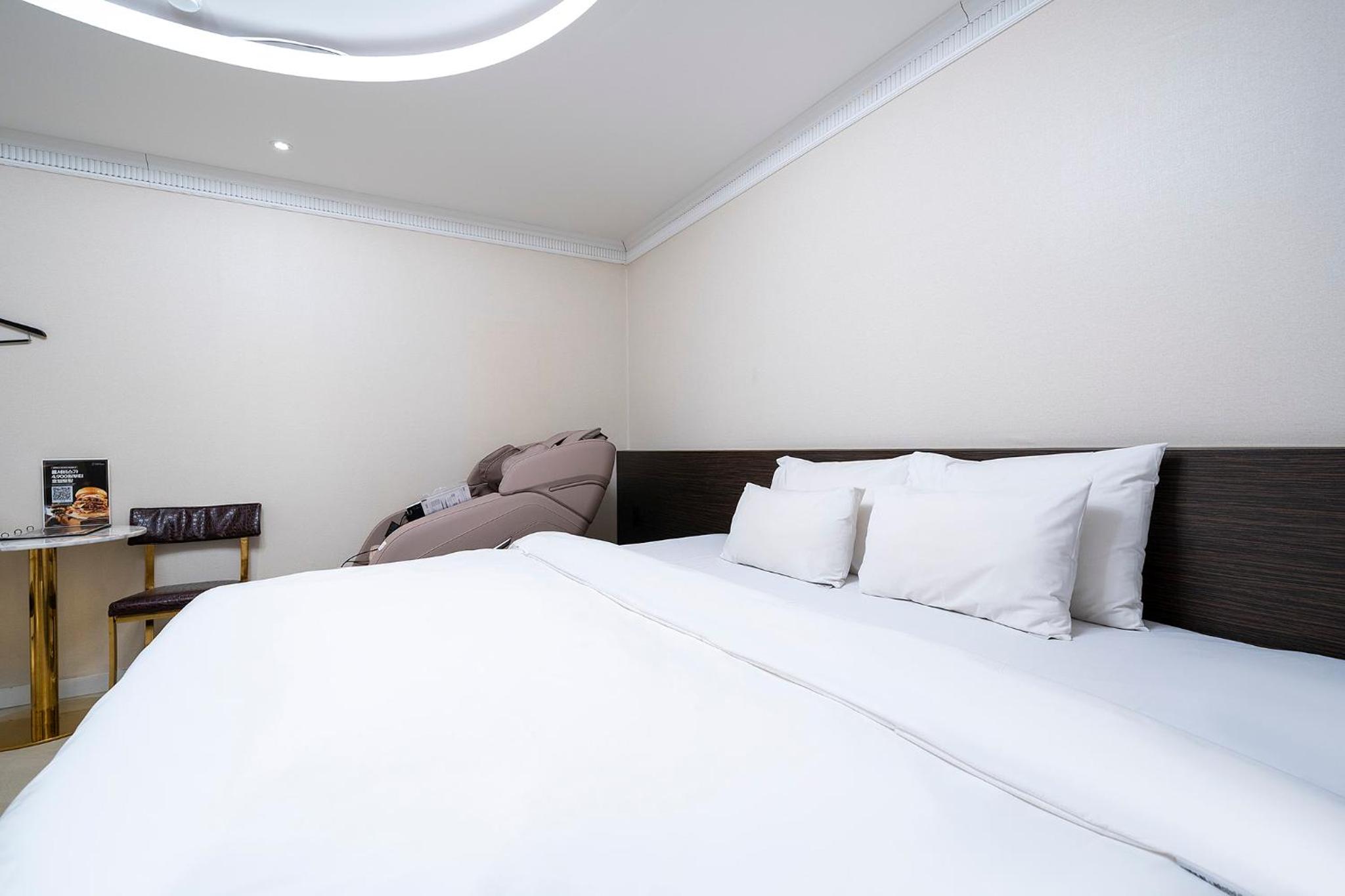 Superior King Room - Photo 8