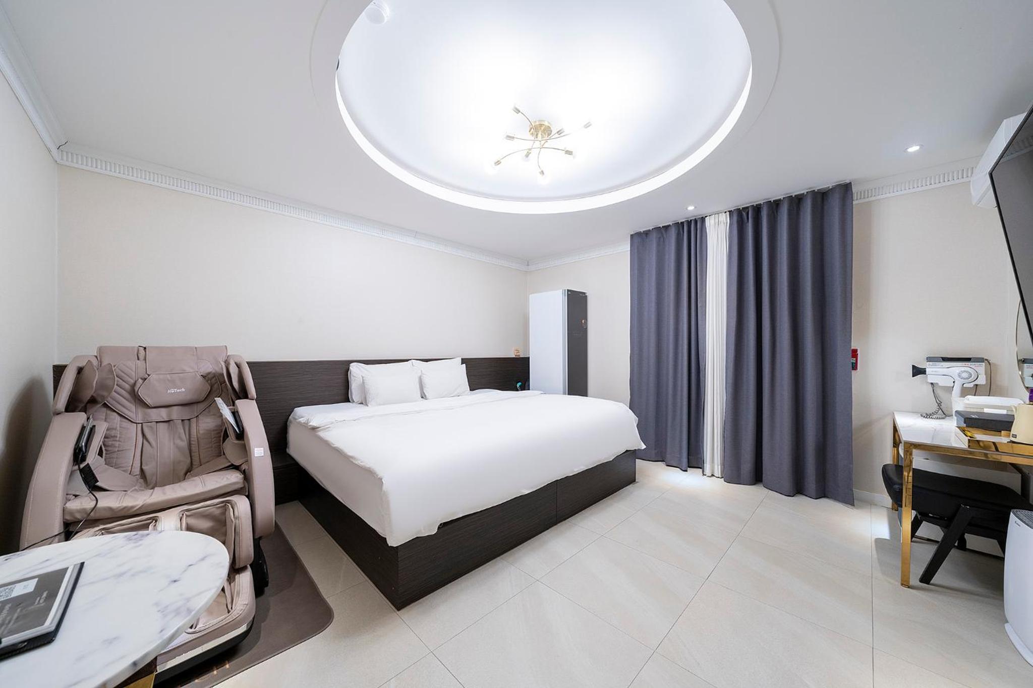 Superior King Room - Photo 1
