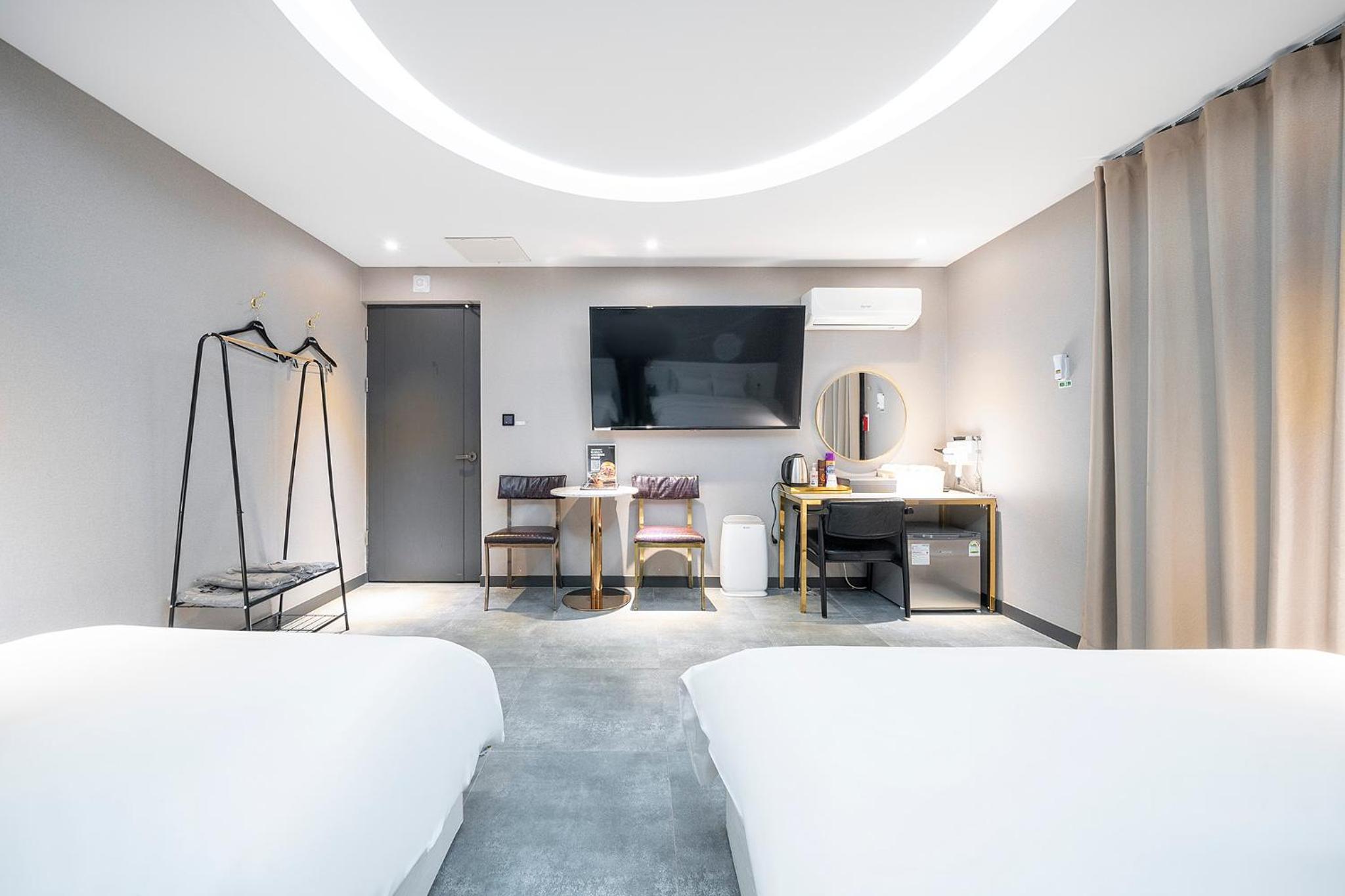Superior Twin Room - Photo 9