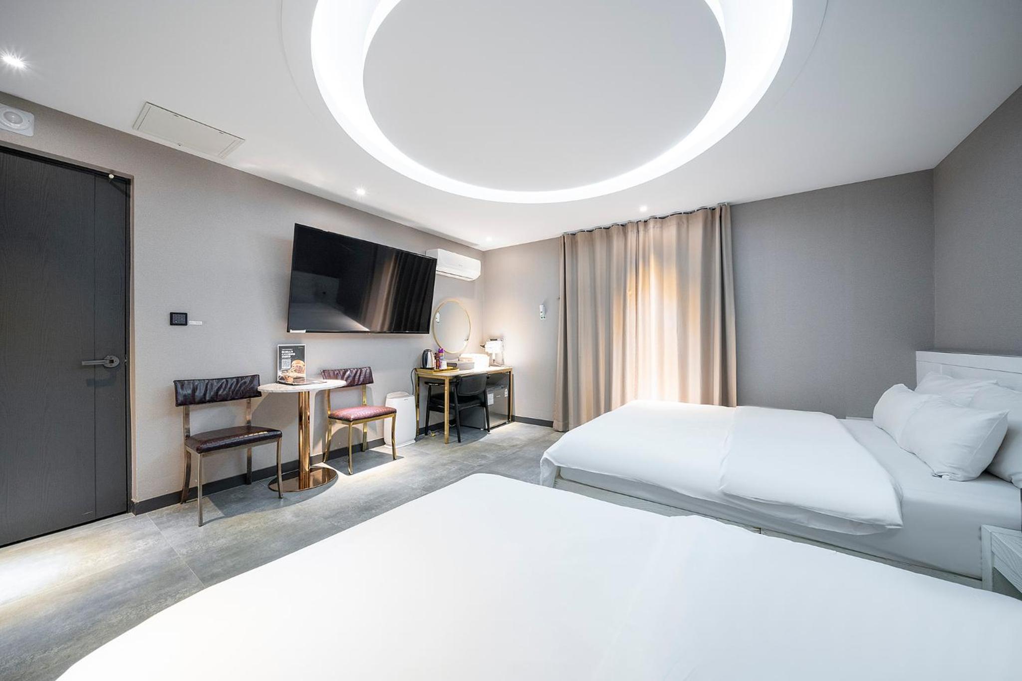 Superior Twin Room - Photo 6