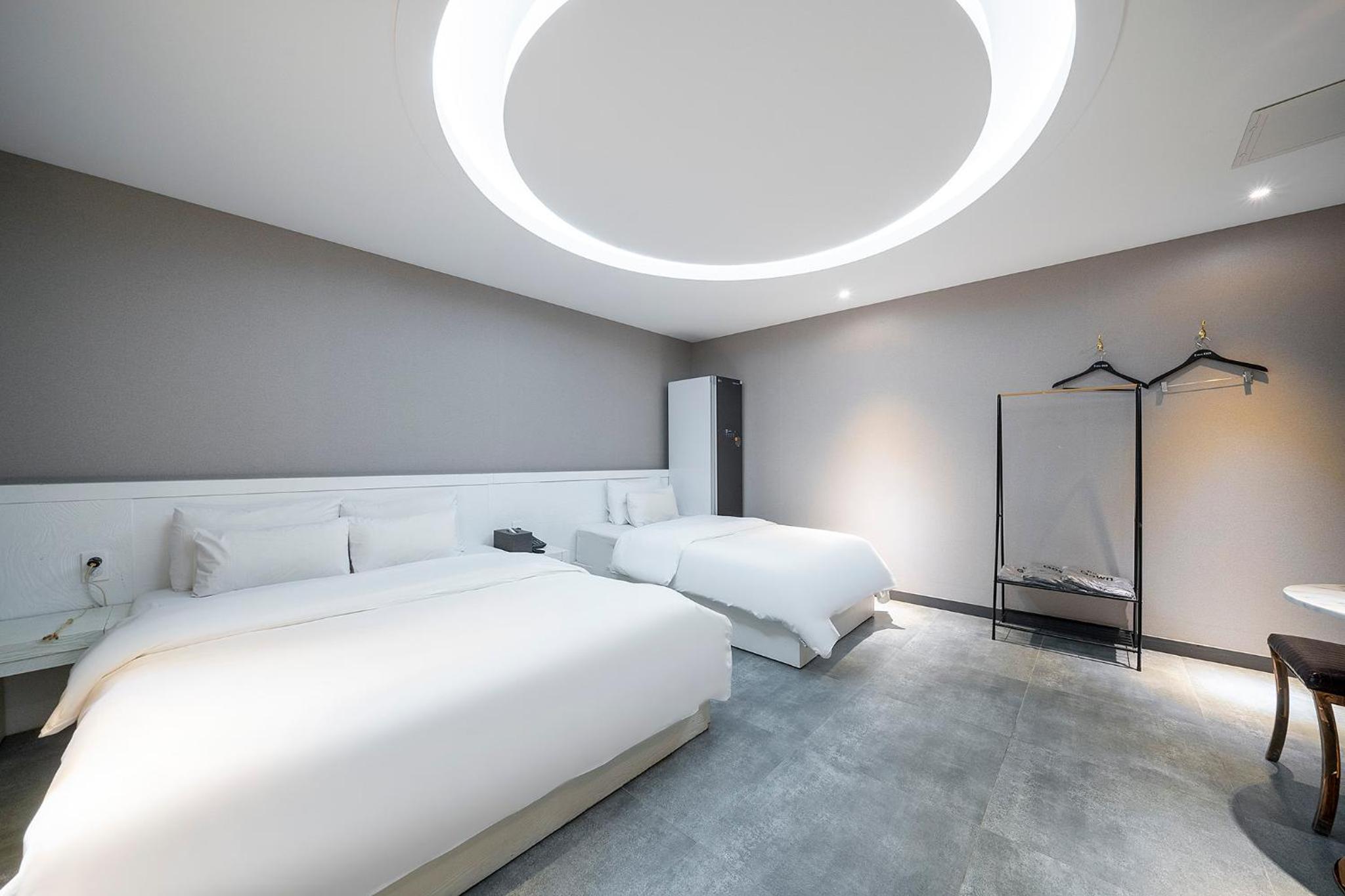Superior Twin Room - Photo 10