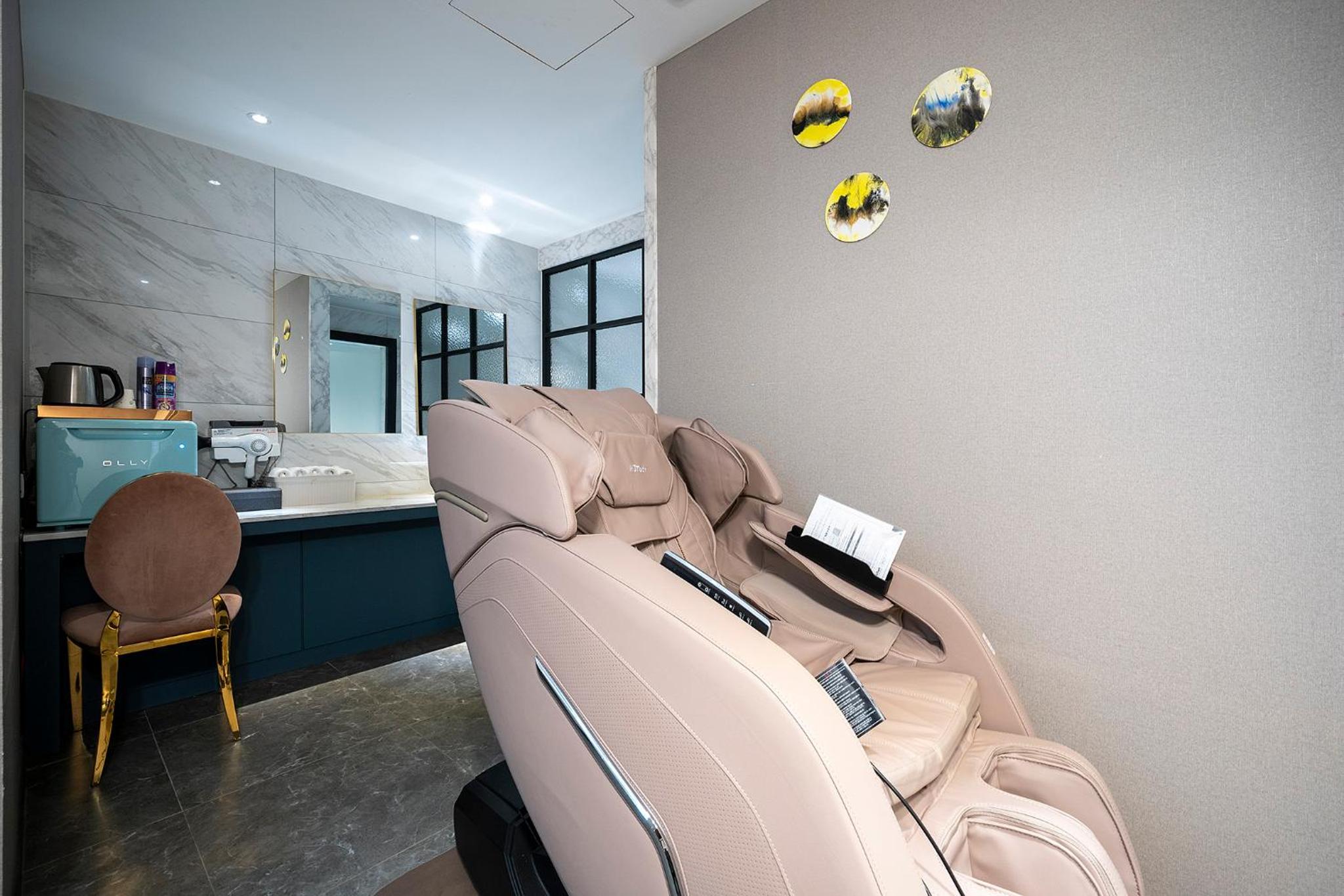 Premium Twin Room - Photo 4