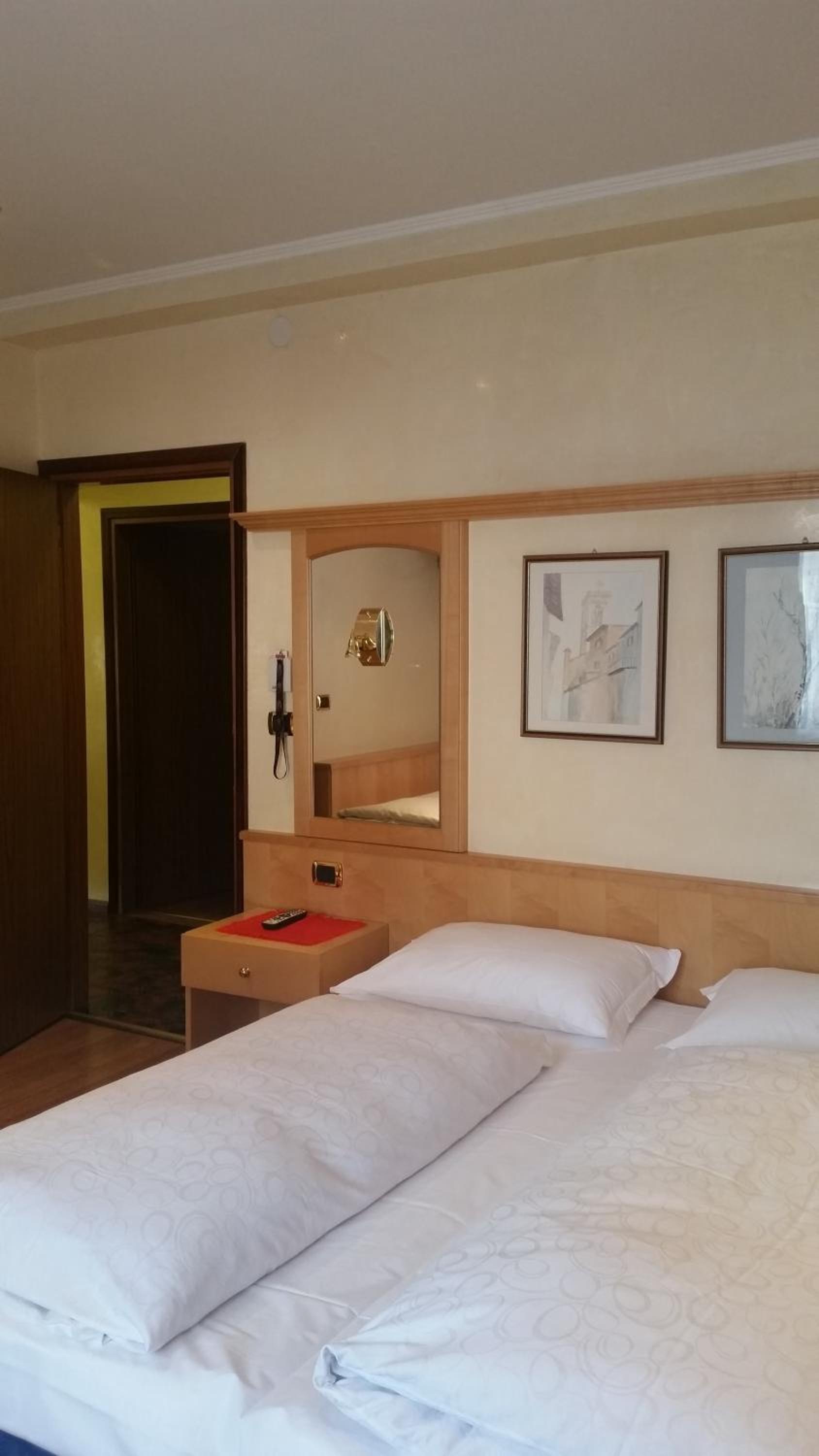Two-Bedroom Apartment with Balcony photo 3