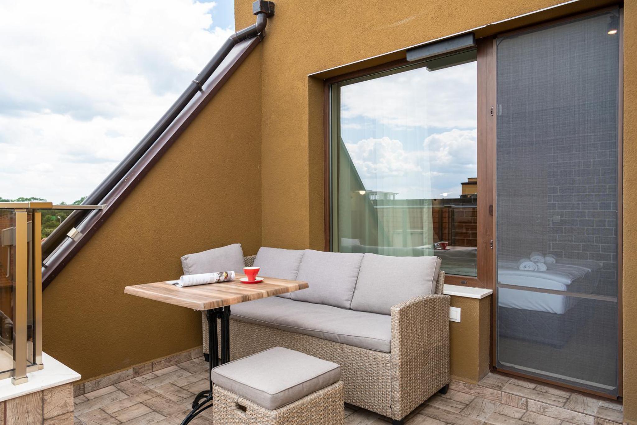 Deluxe Double Room with Balcony and Sea View - Photo 2