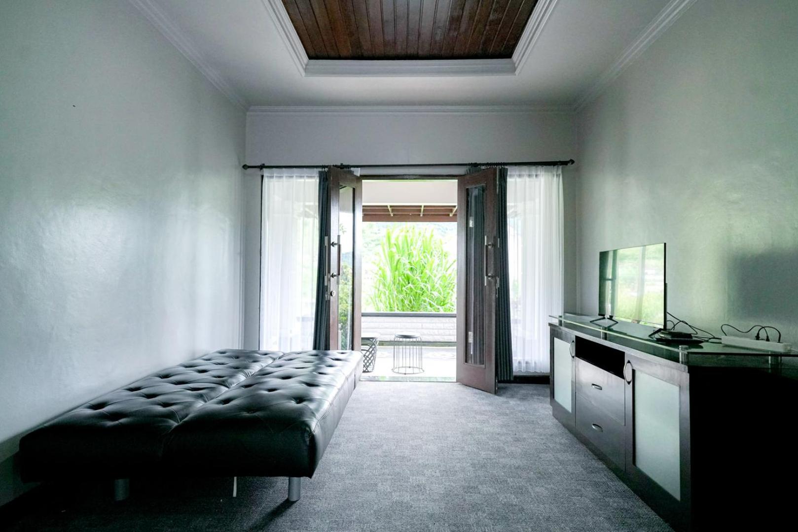 Two-Bedroom Villa - Photo 9