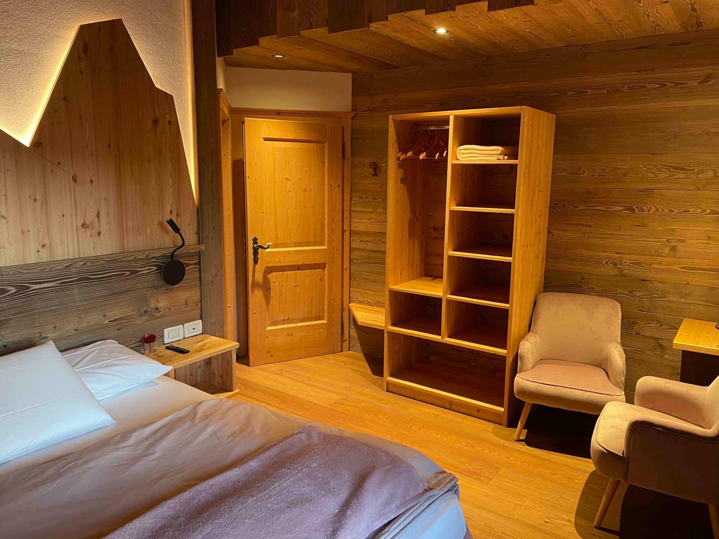 Double Room with Balcony (2 Adults + 1 Child) photo 2