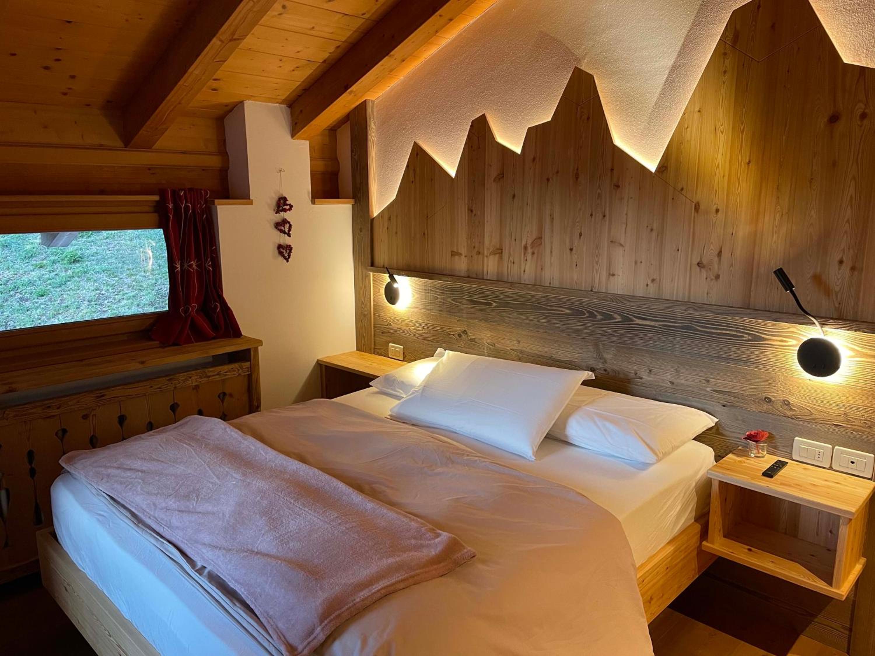 Double Room with Balcony (2 Adults + 1 Child) photo 1