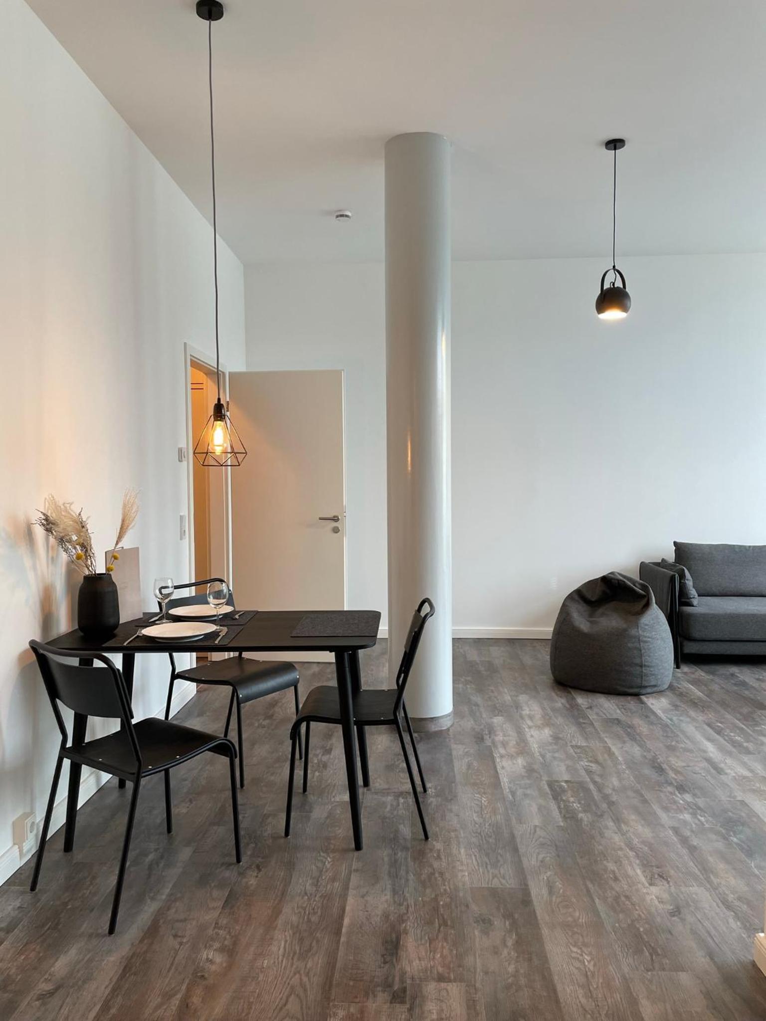 Apartment with Balcony photo 3