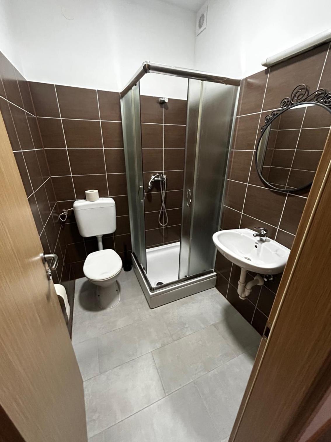 Single Room with Private Bathroom photo 3