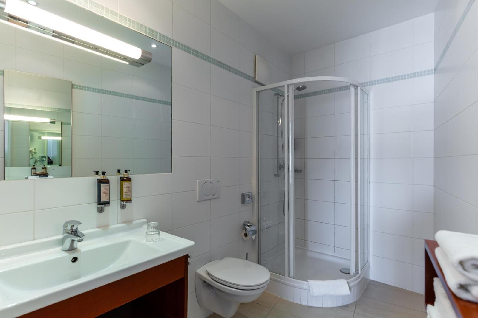 Standard Single Room thumbnail 5