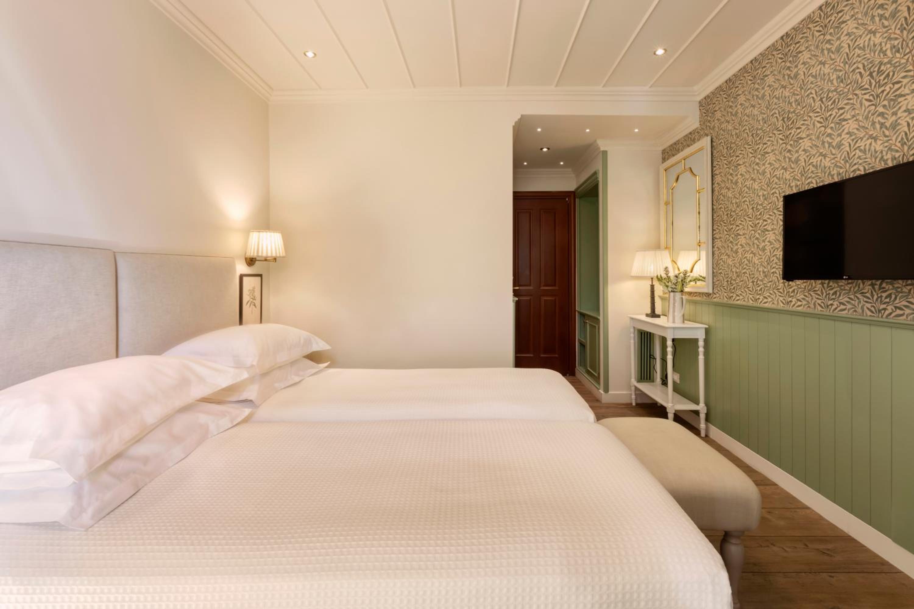 Standard Twin Room - Photo 18