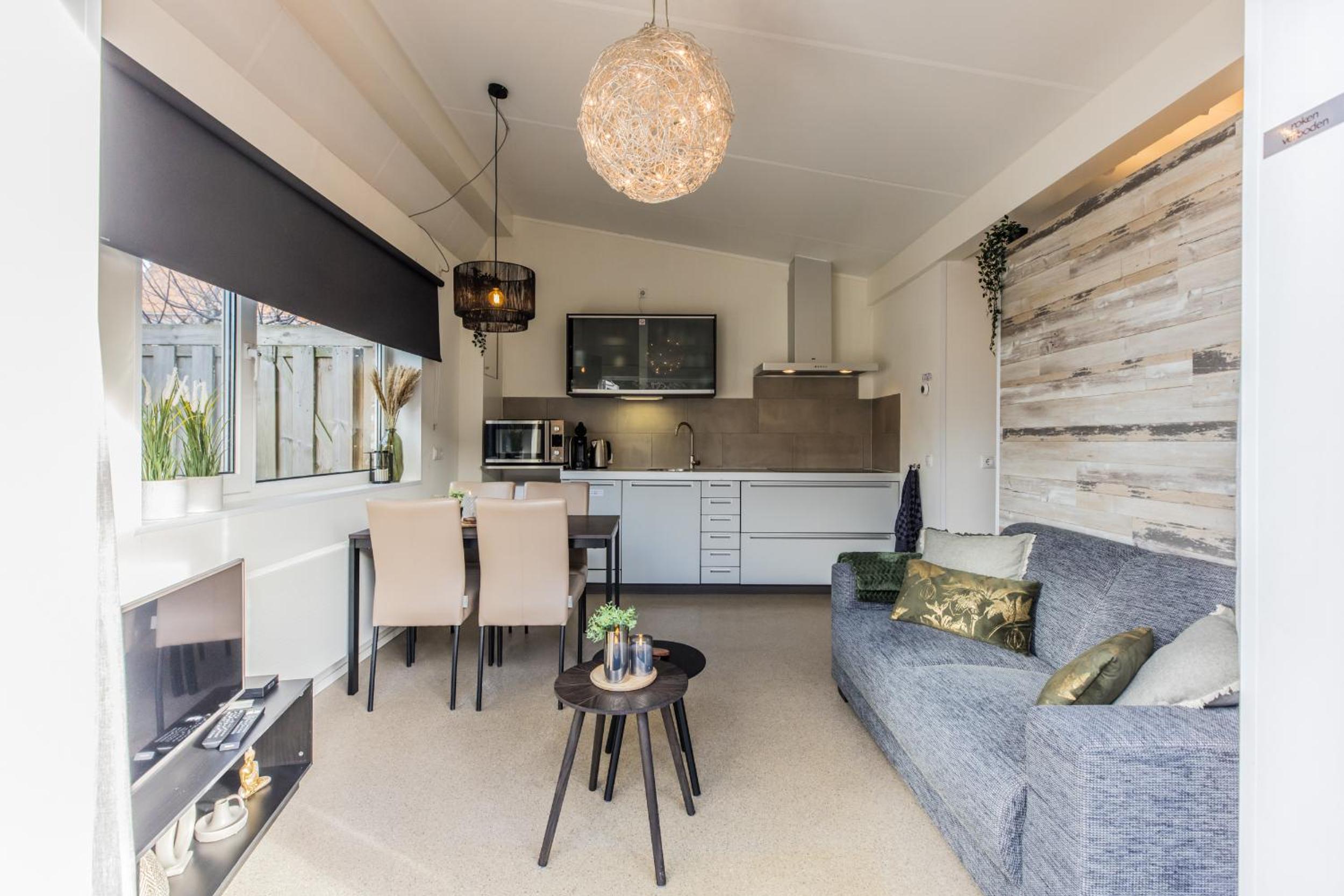 One-Bedroom House photo 1